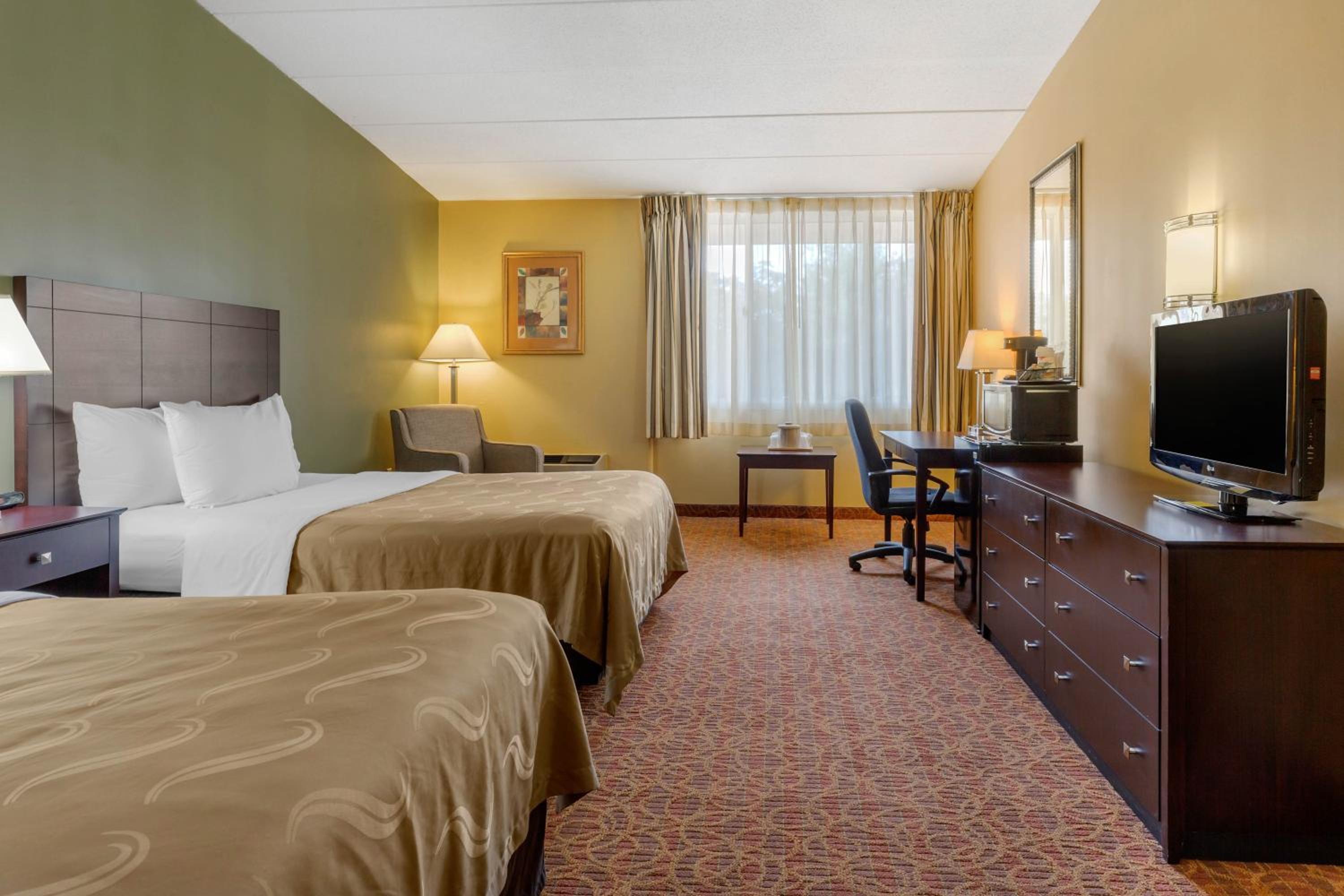 Double Room with Two Double Beds - Accessible/Non-Smoking - Photo 1