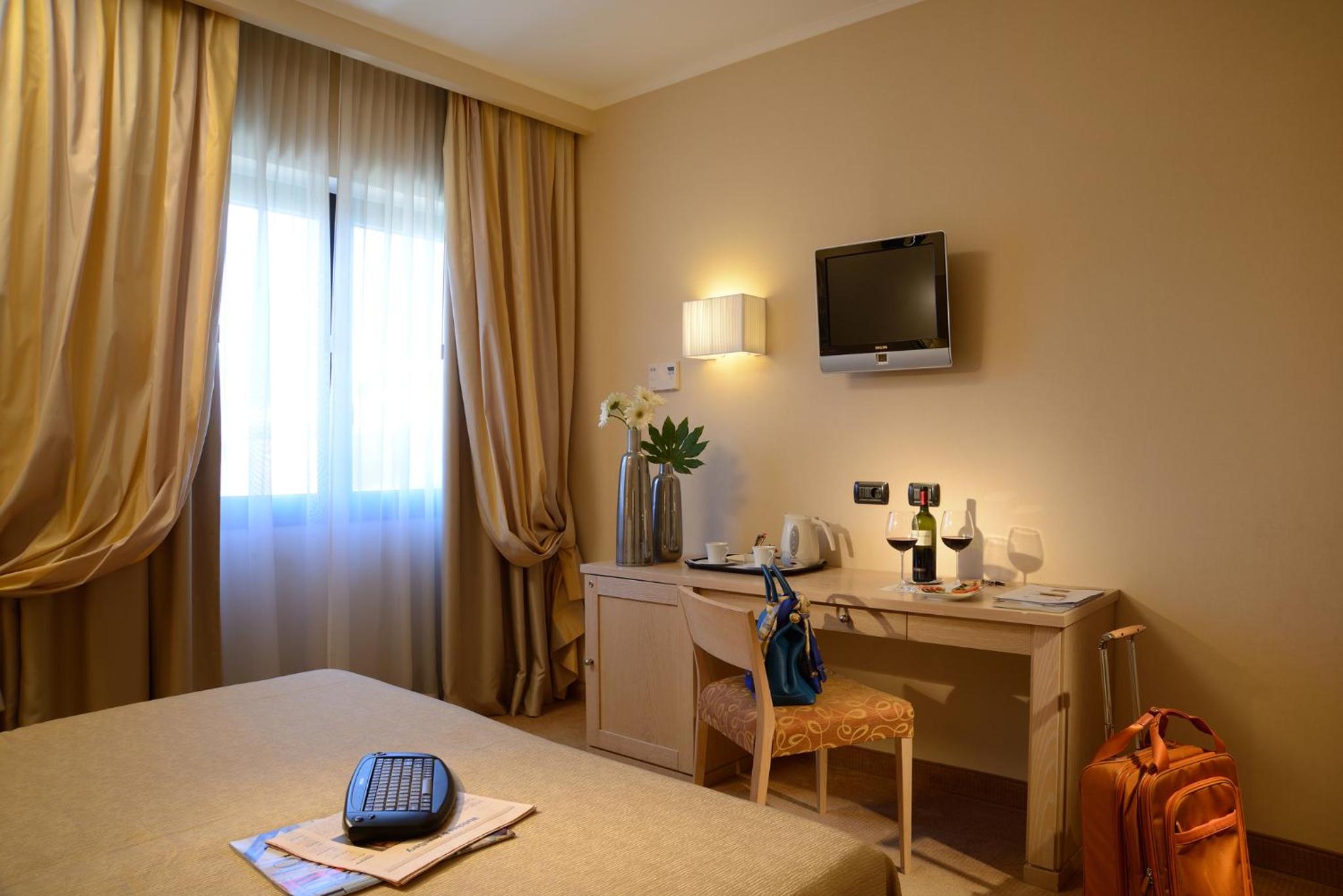 Standard Queen Room - Photo 4