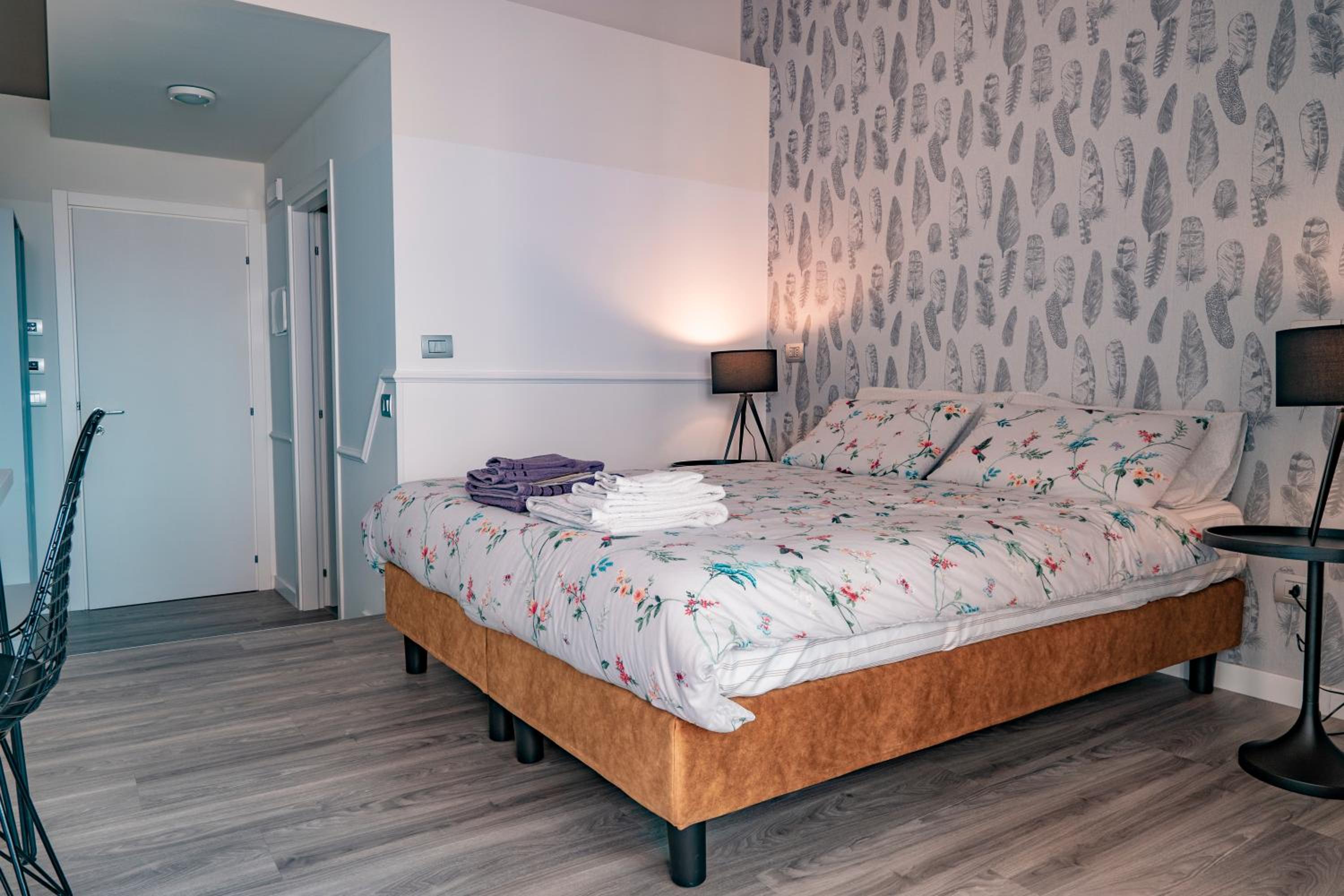 Double Room with Balcony - Photo 10