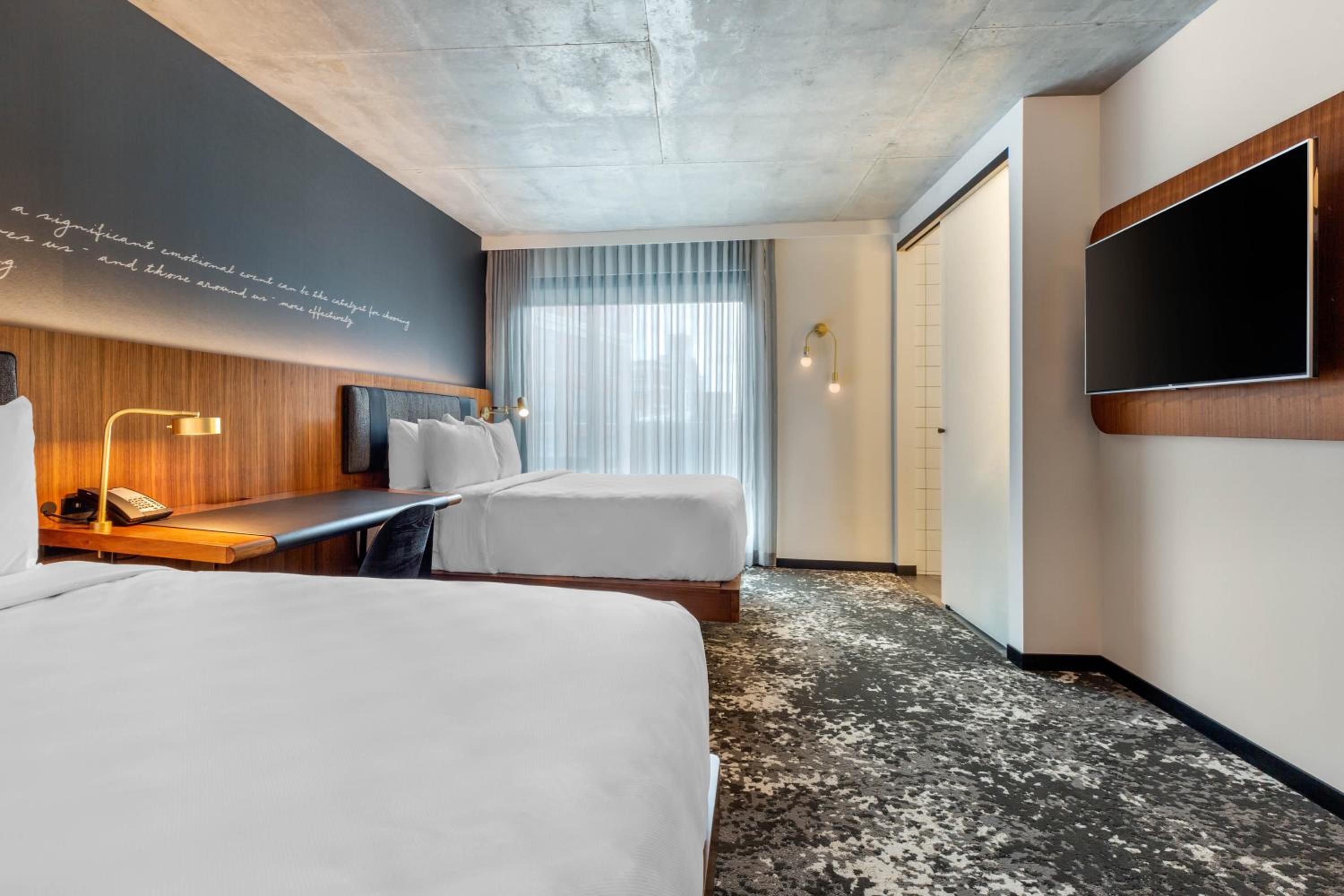 Queen Room with Two Queen Beds - Accessible/Non Smoking thumbnail 5