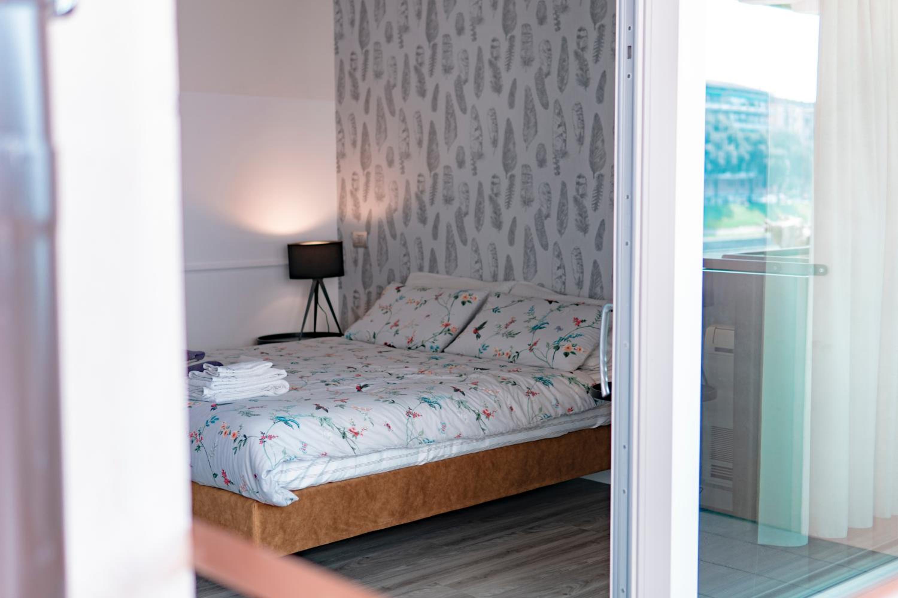 Double Room with Balcony - Photo 14