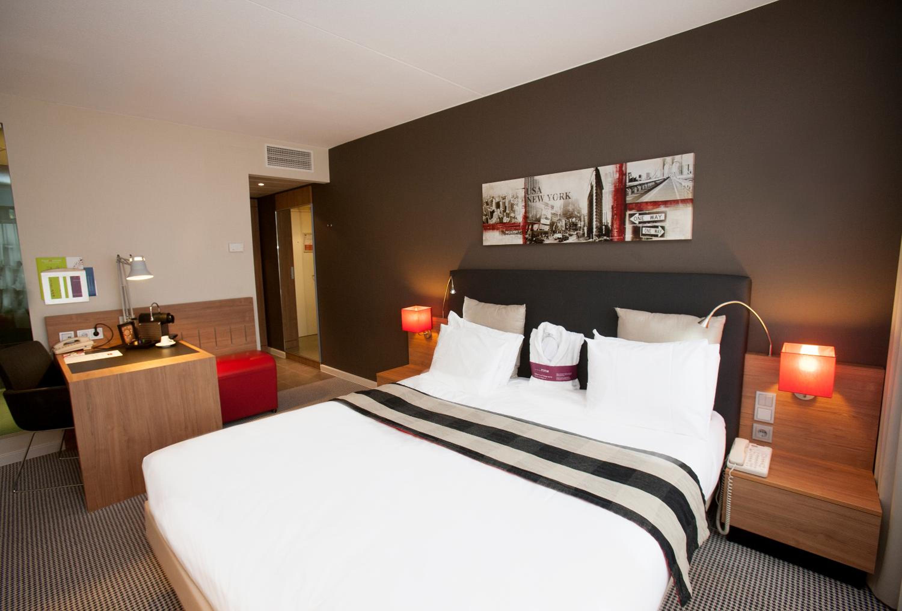 TRIBE MAX Double Room with Sleeper Chair - Photo 12