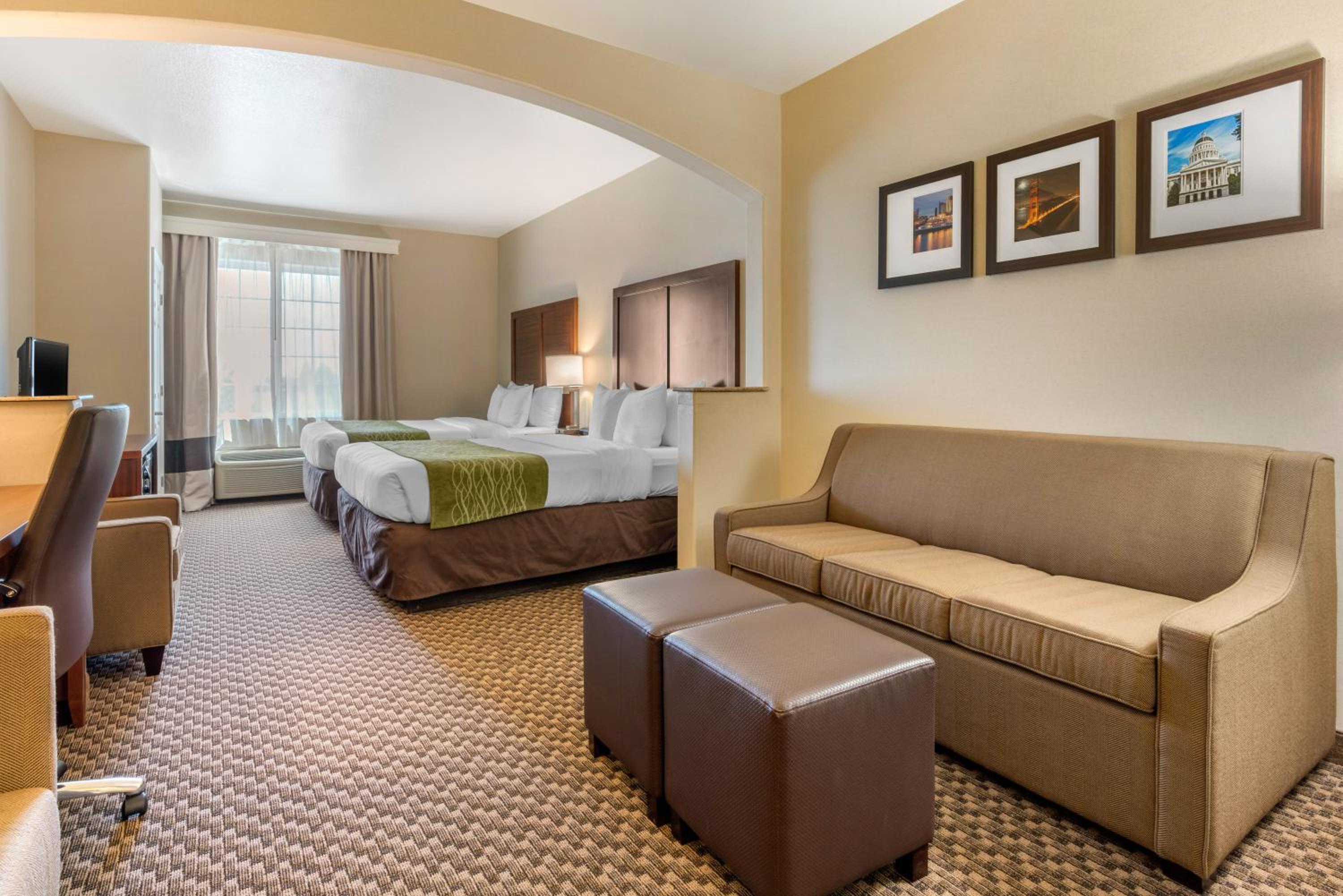 Queen Suite with Two Queen Beds - Non-Smoking - Photo 1