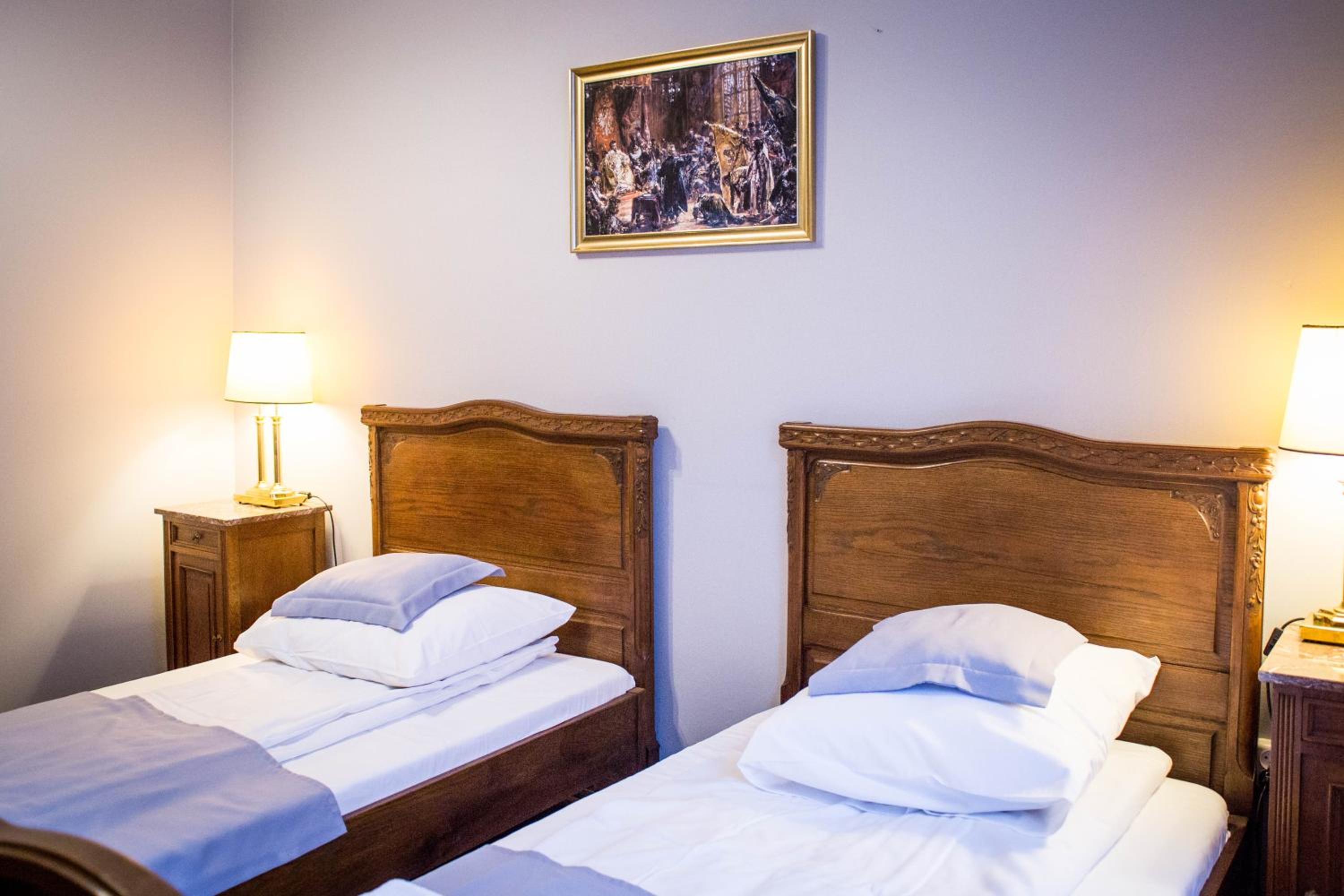 Twin Room - Photo 9