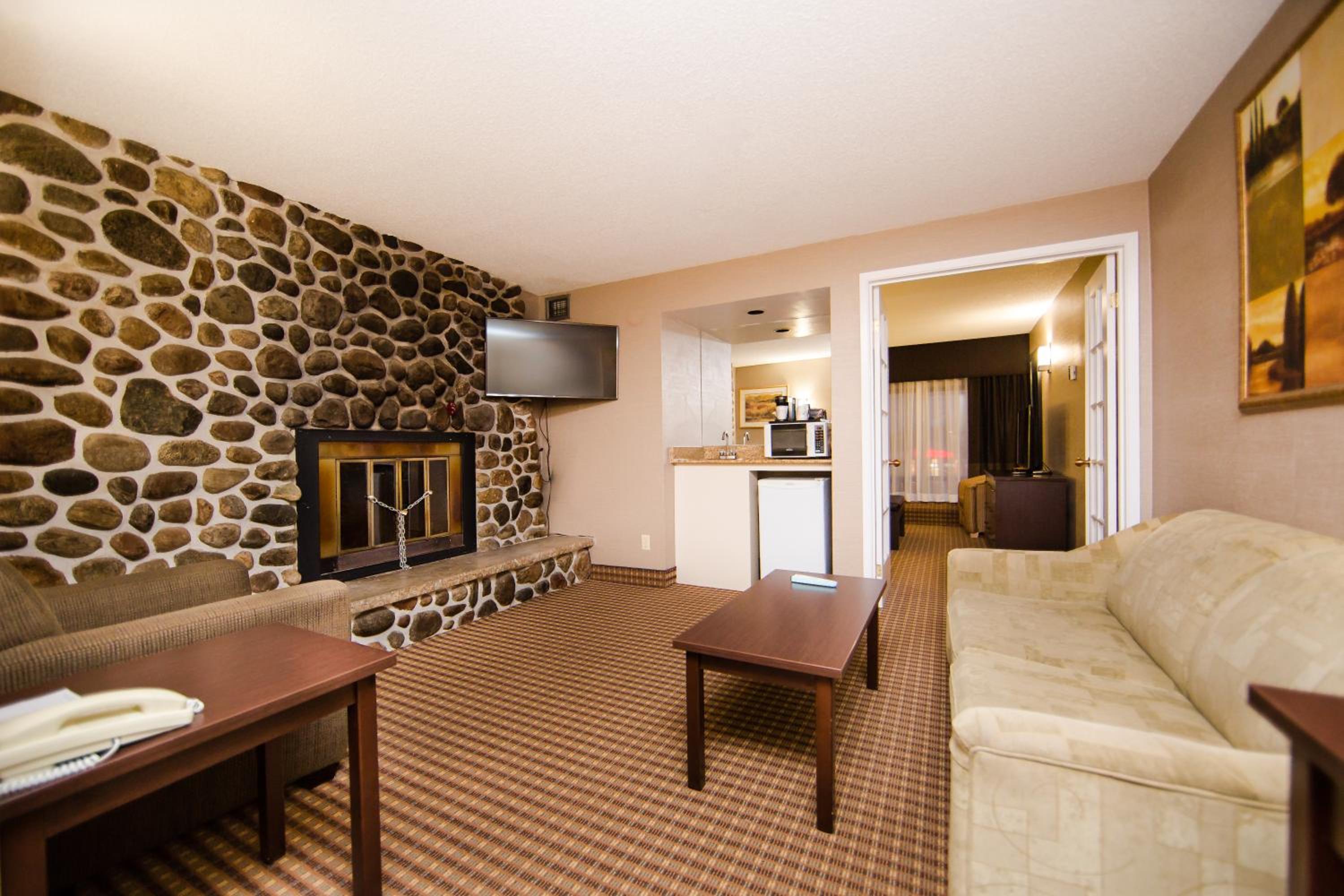 Queen Suite With Sofa Bed And Spa Bath