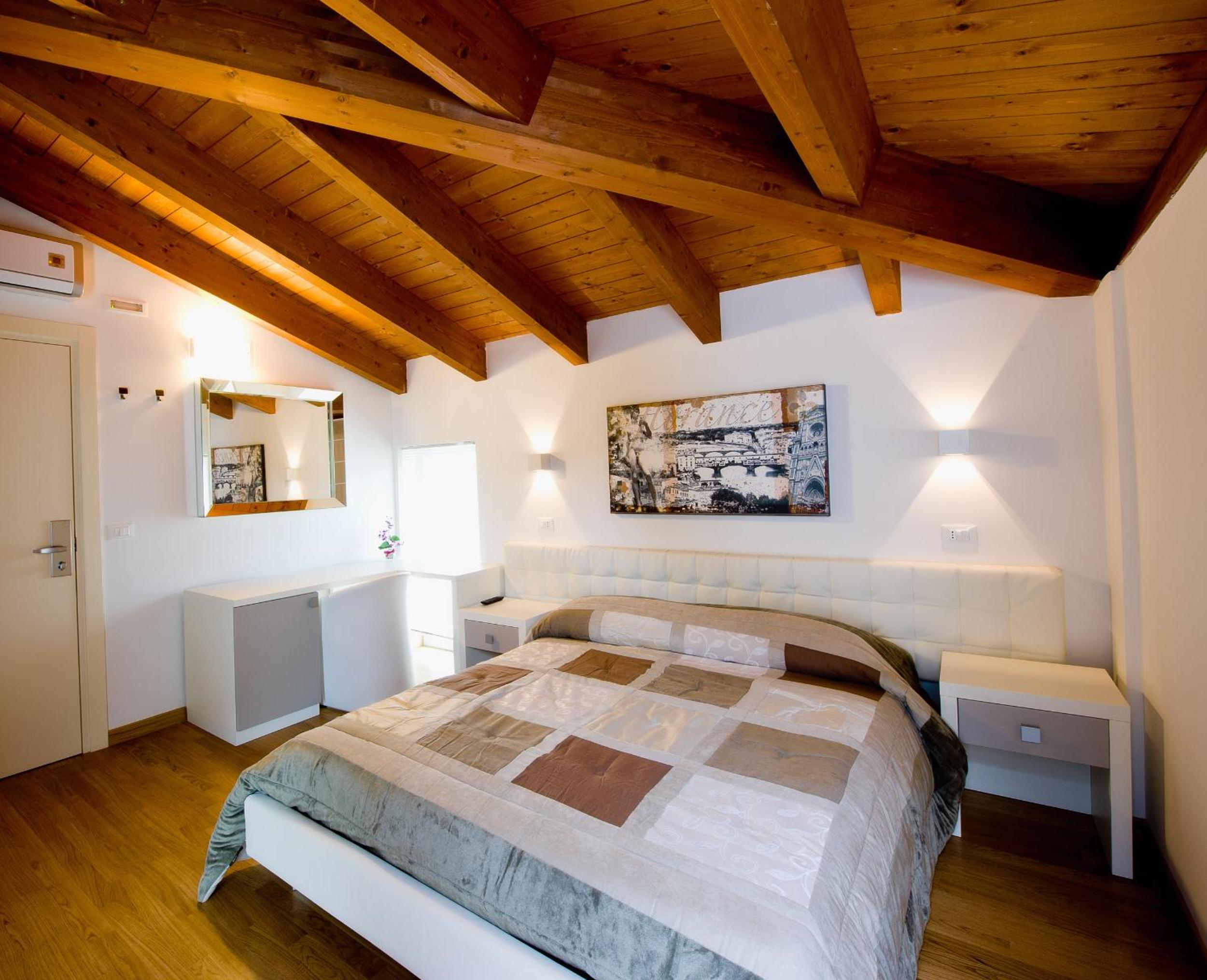 Double Room - Photo 3