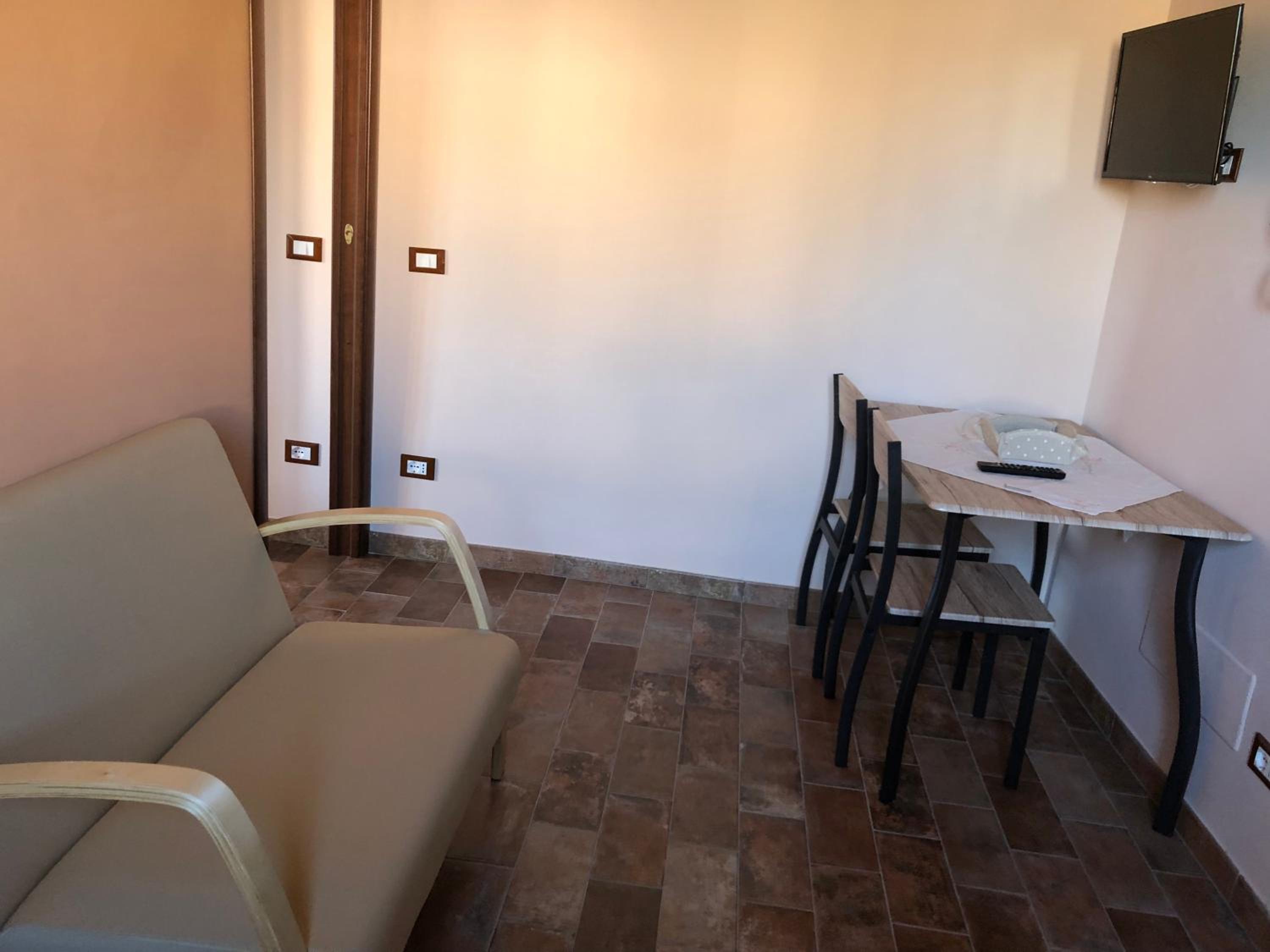 One-Bedroom Apartment - Photo 16
