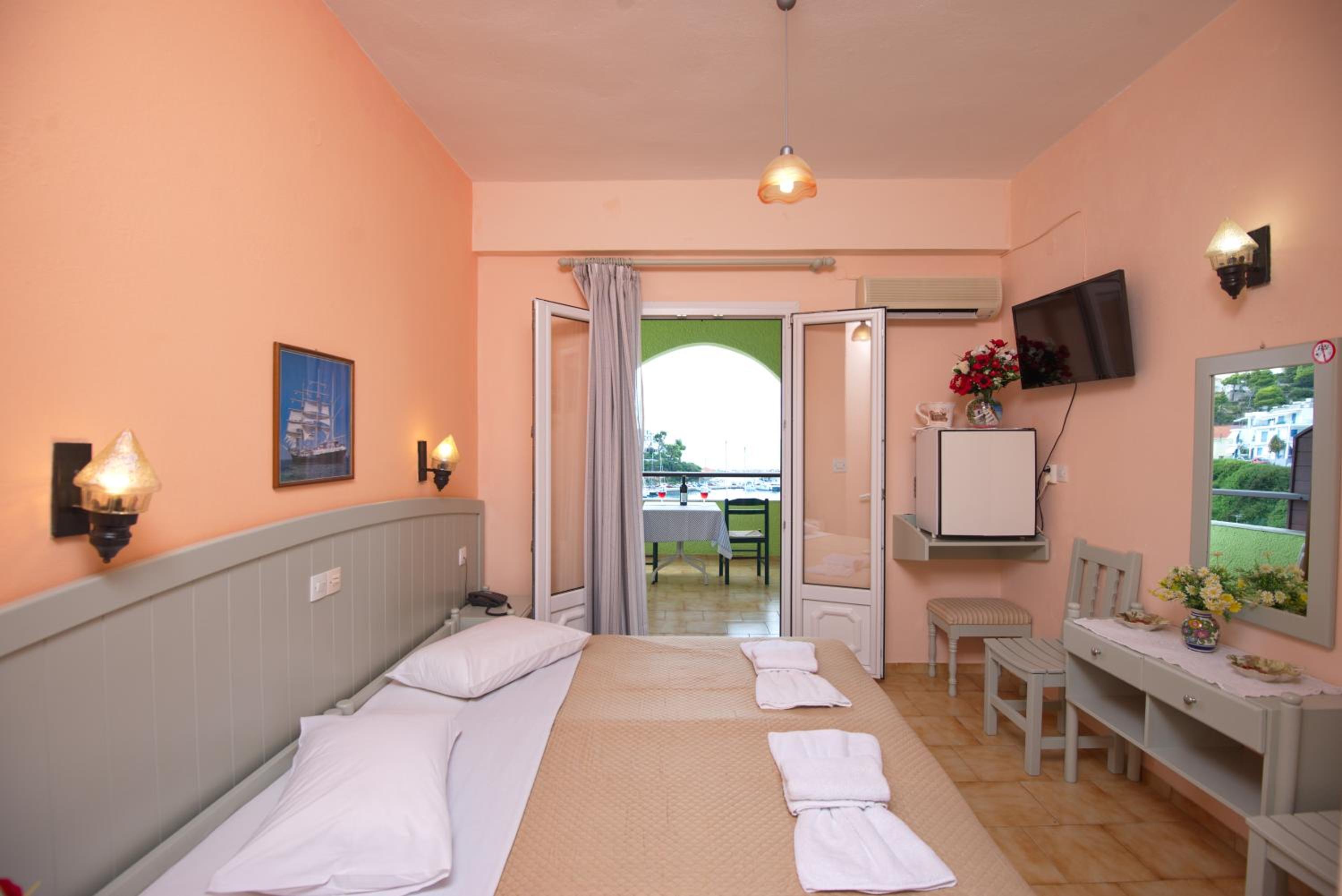 Double or Twin Room with Sea View photo 1