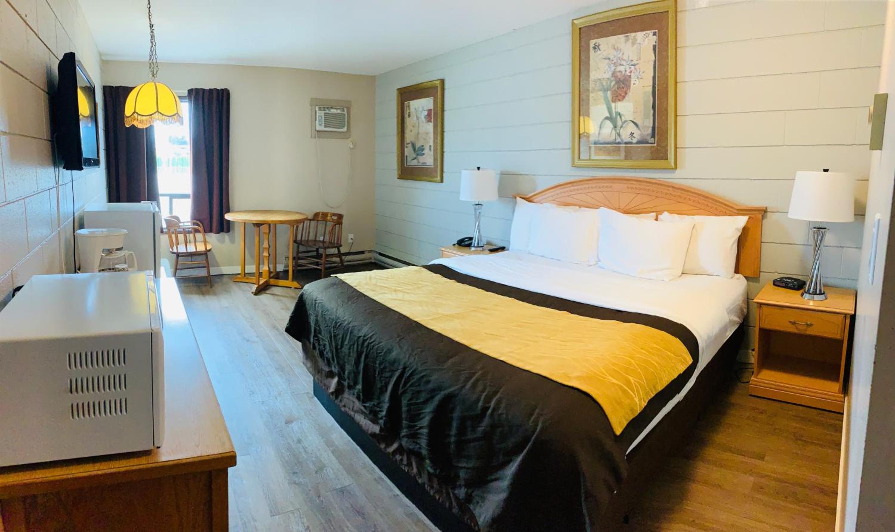 Queen Room photo 2