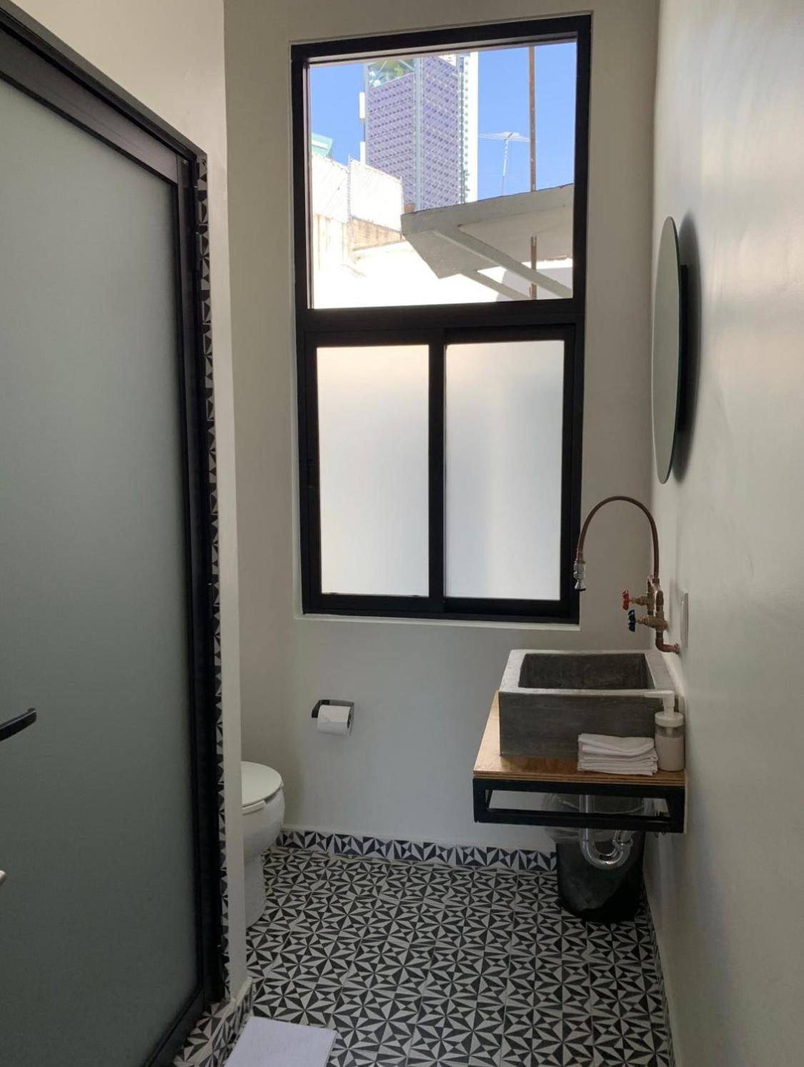 Double Room with Balcony - Photo 13