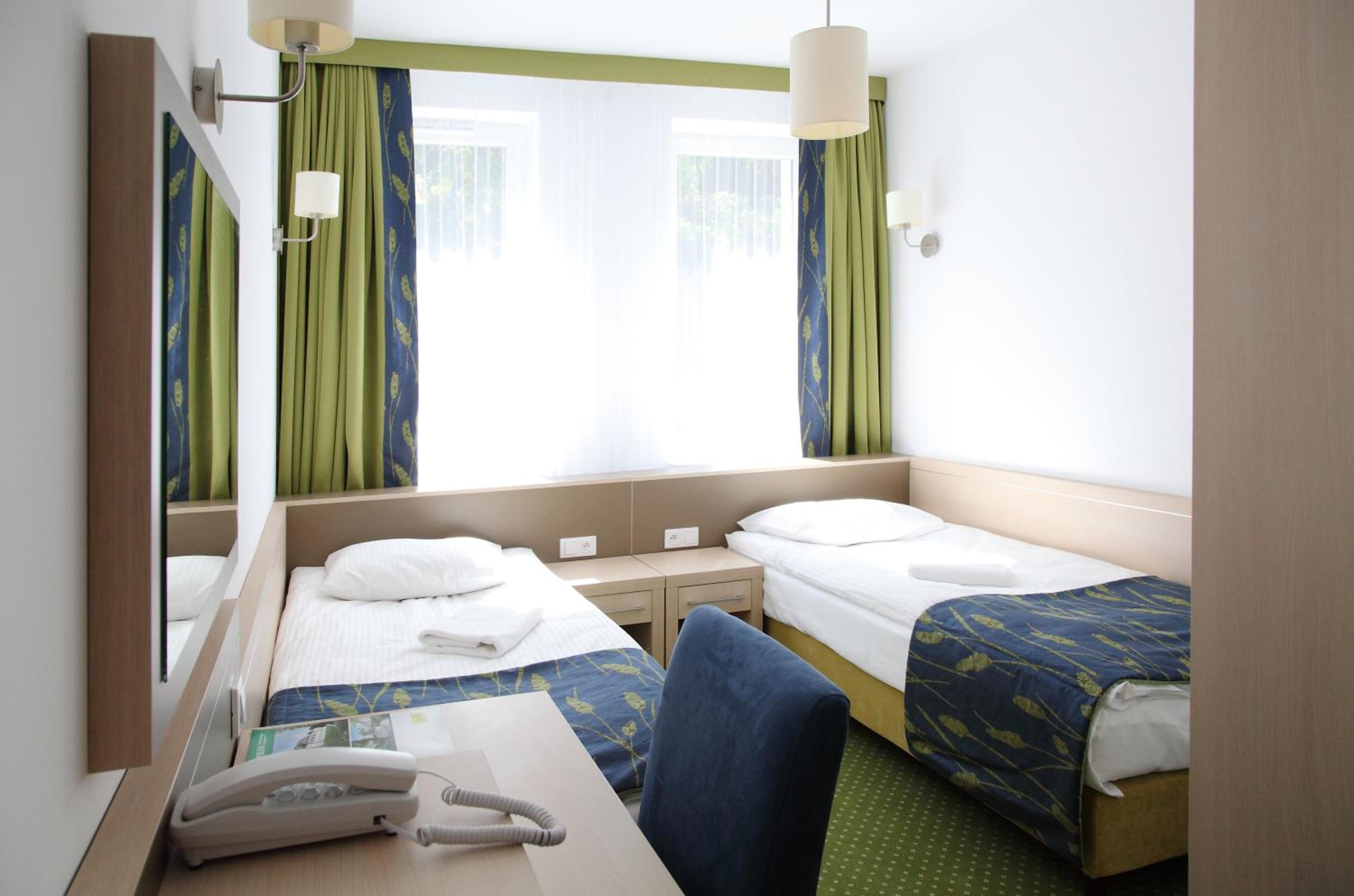 Twin Room - Photo 8