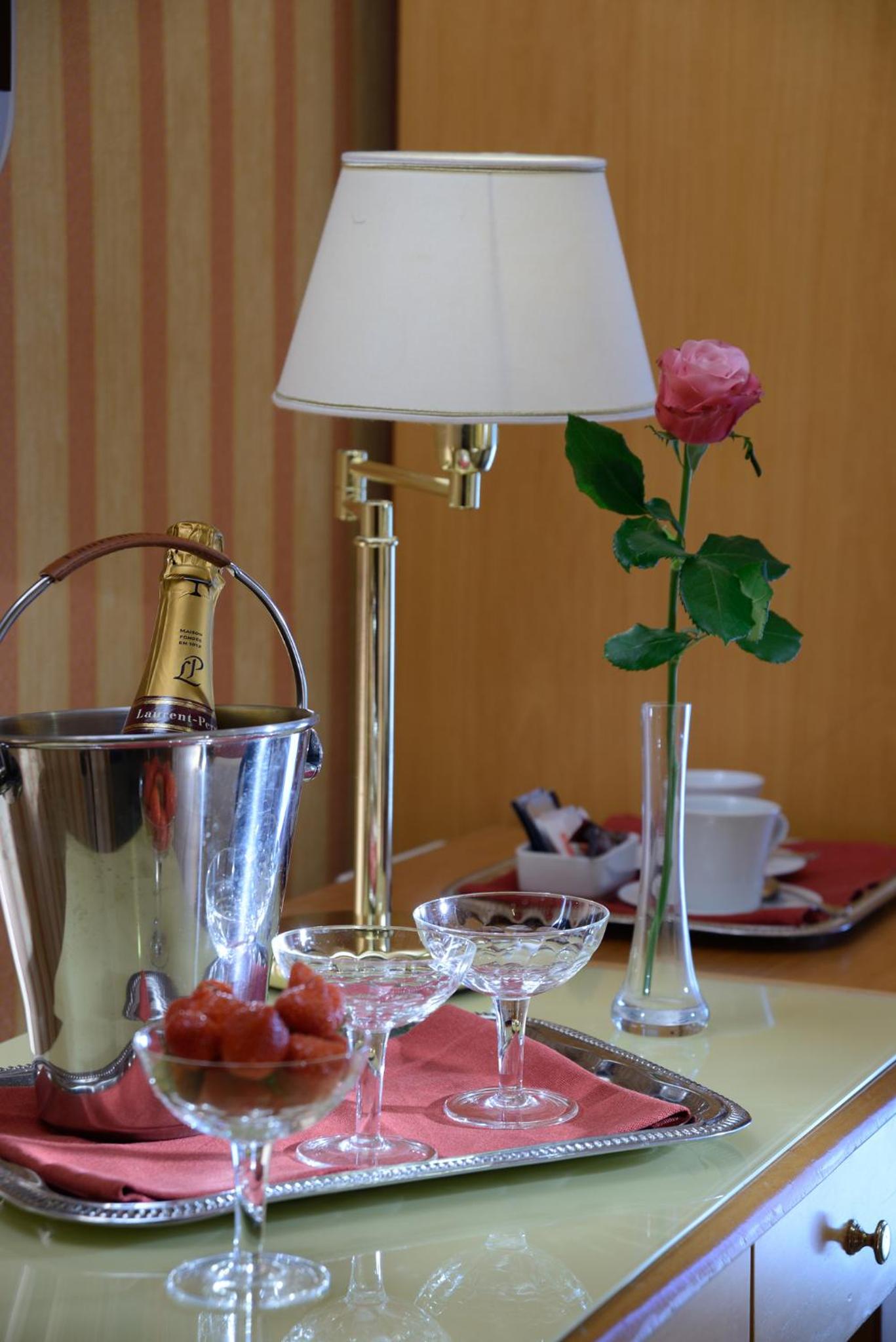 Standard Queen Room - Photo 5