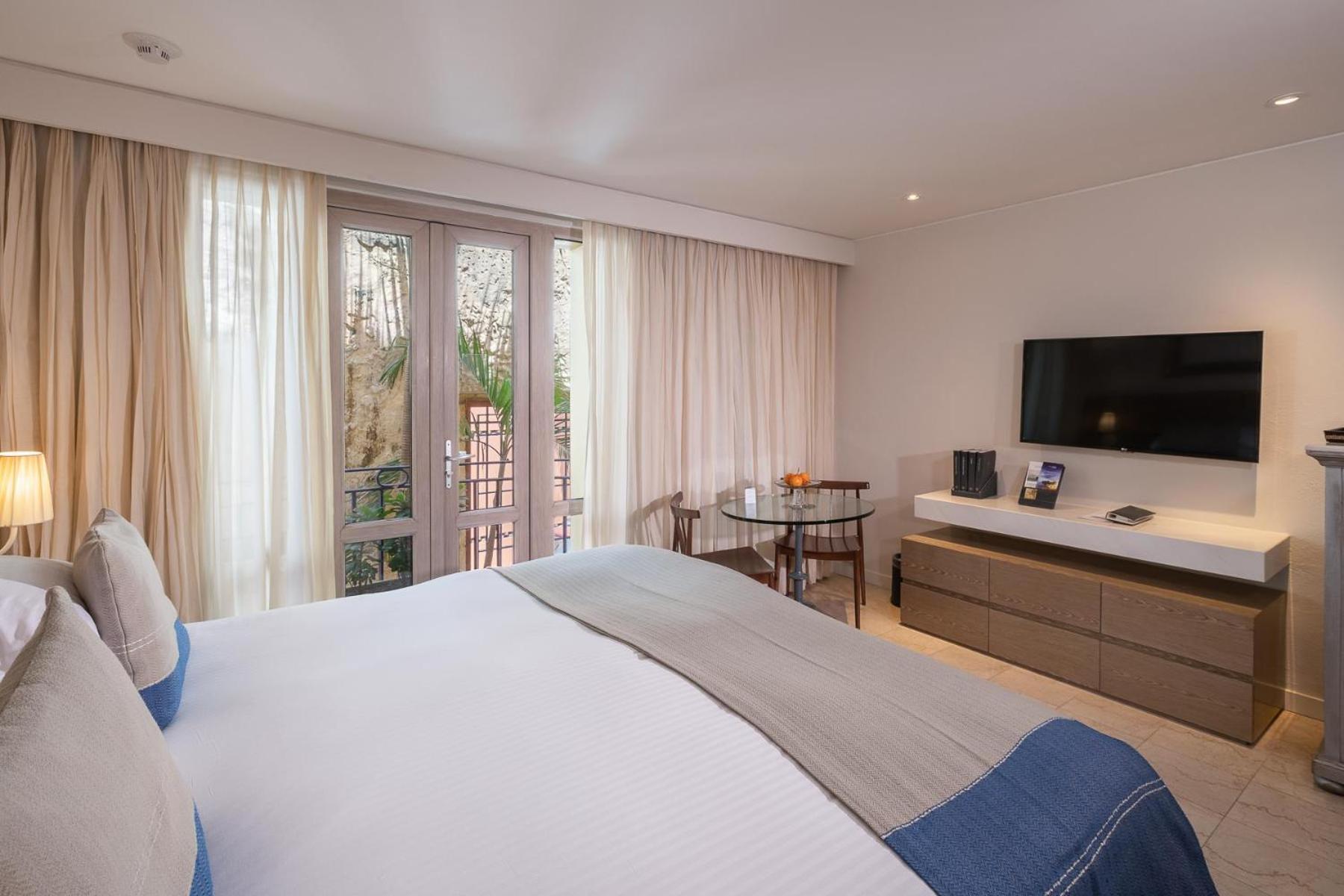 Classic King Room Interior View  - Photo 2