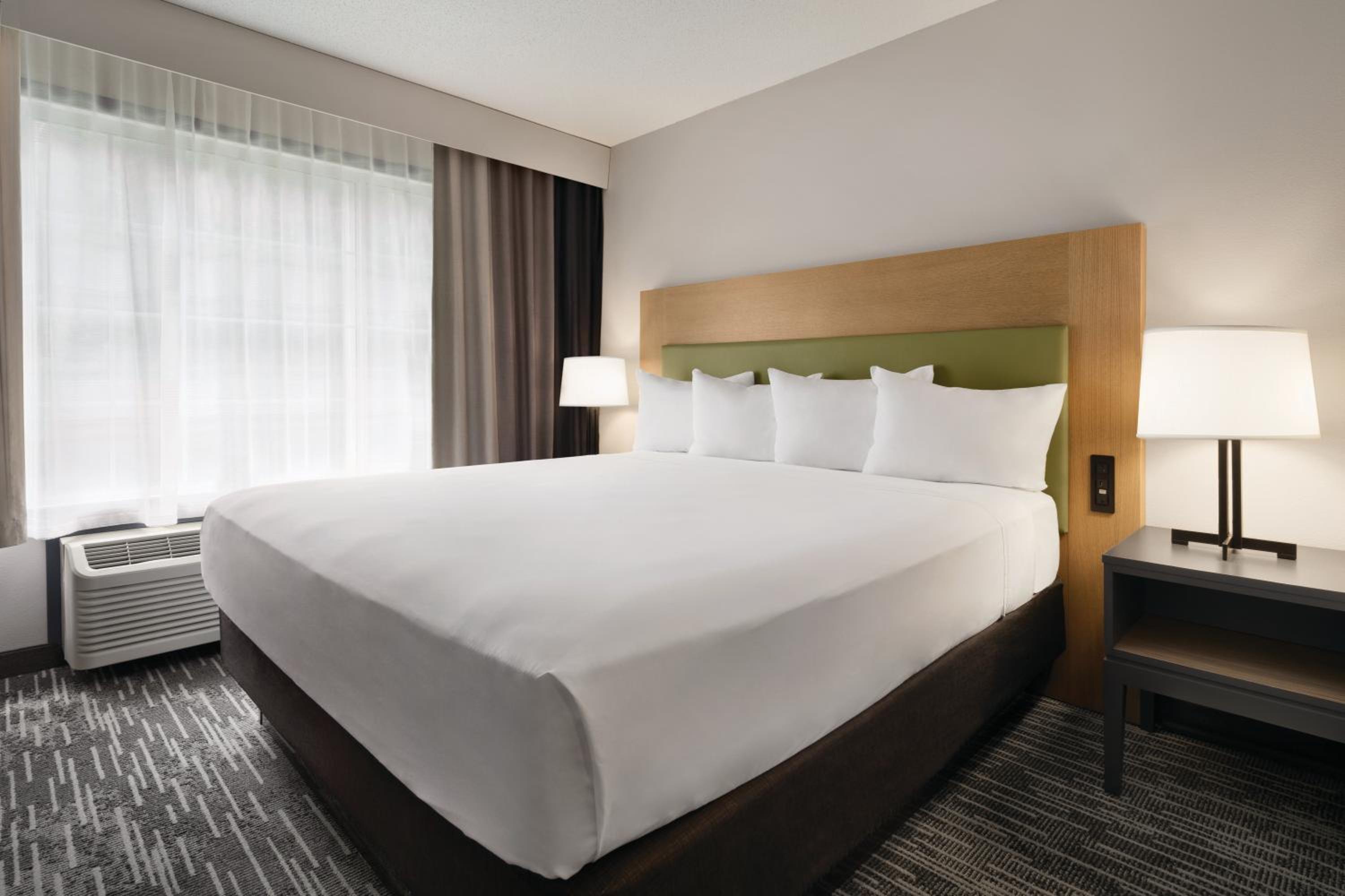King Room with Roll-in Shower - Disability Access/Non-Smoking