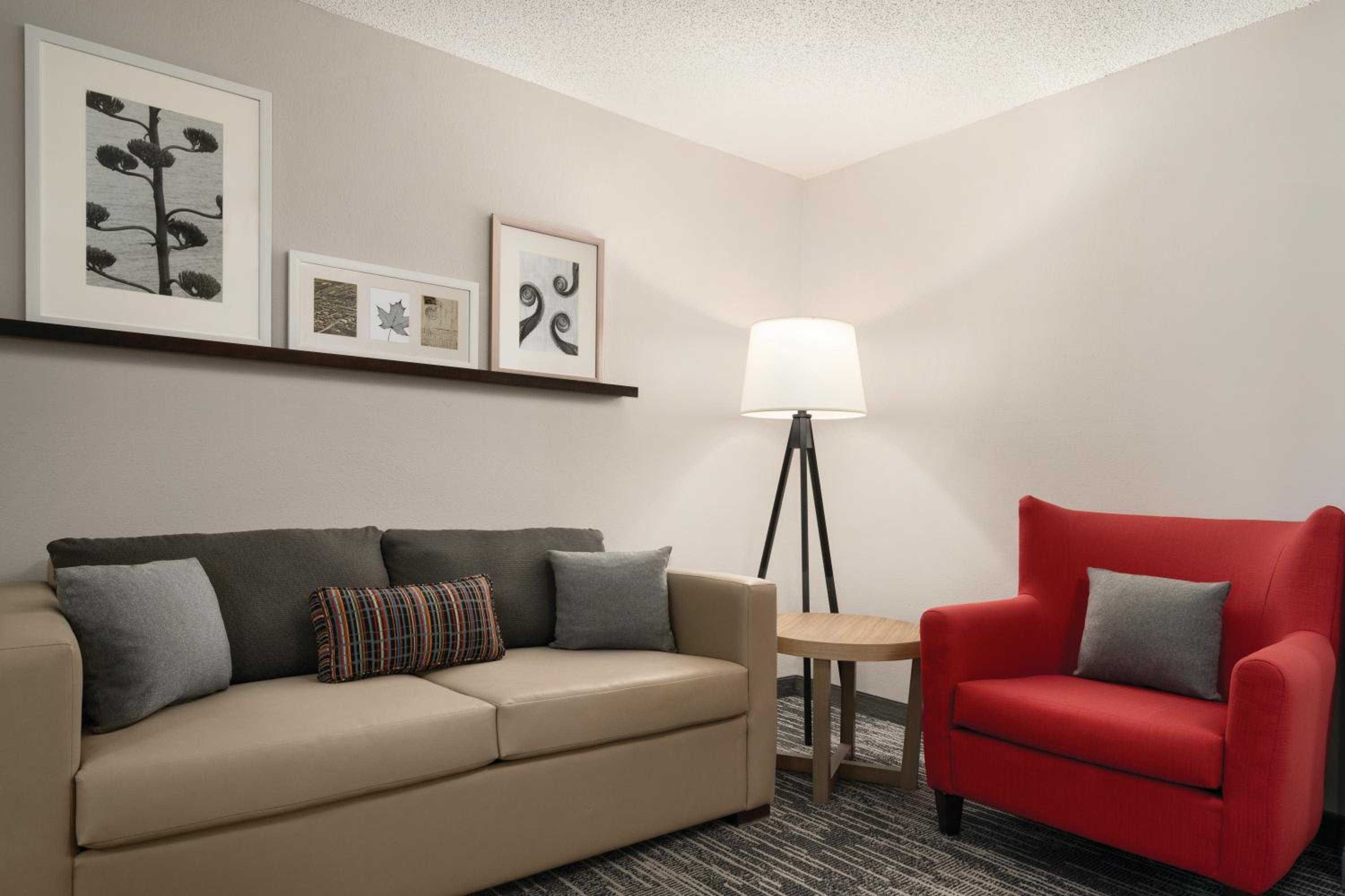 One-Bedroom King Suite - Non-Smoking