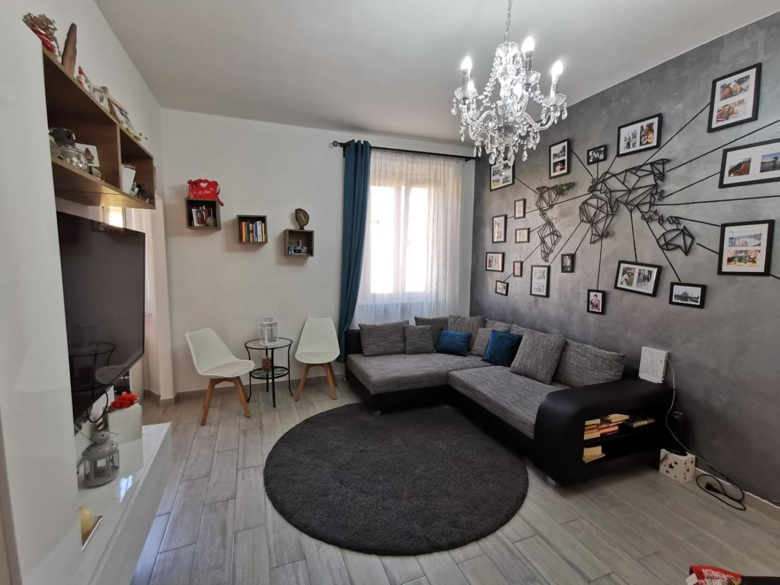 One-Bedroom Apartment - Photo 3