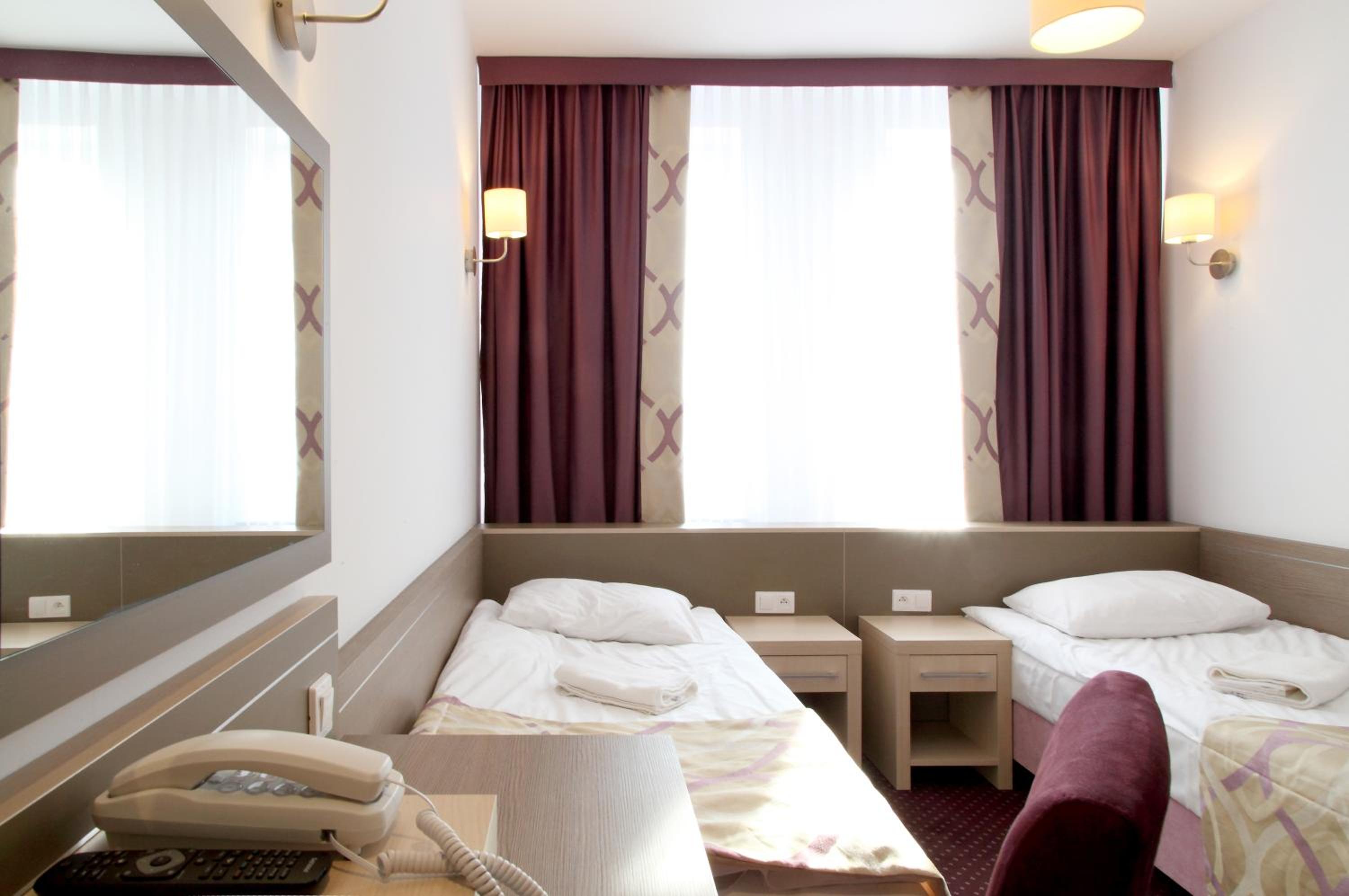 Twin Room - Photo 6