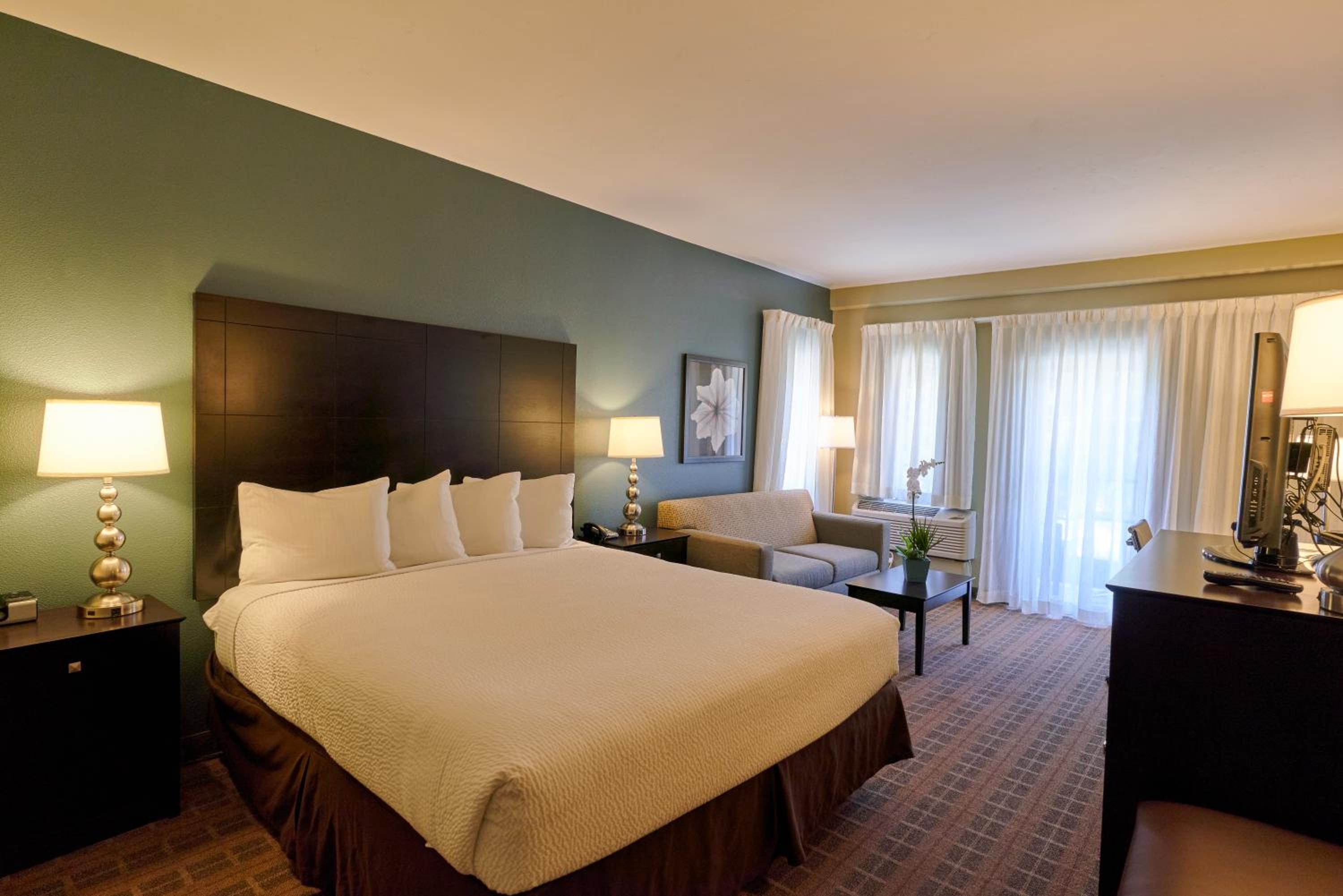 King Room With Balcony - Photo 1