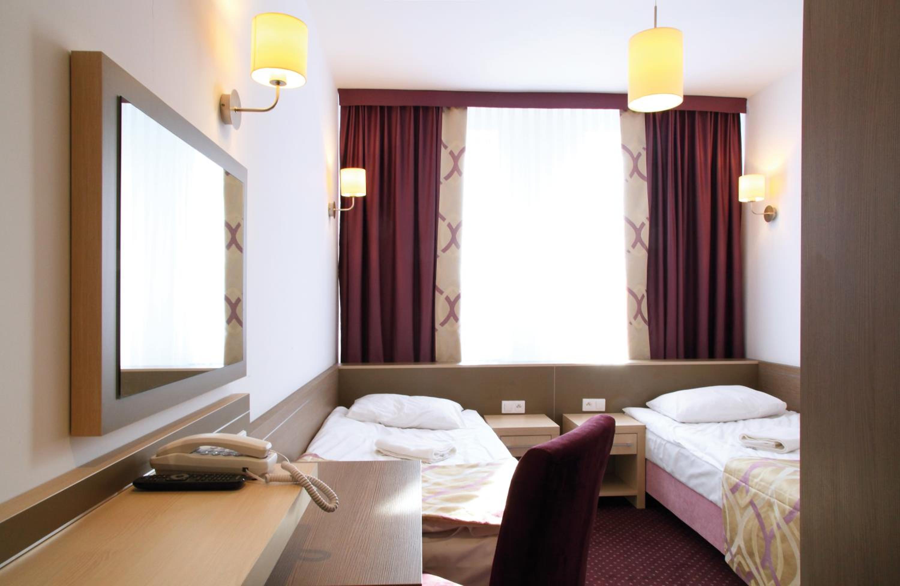 Twin Room - Photo 5