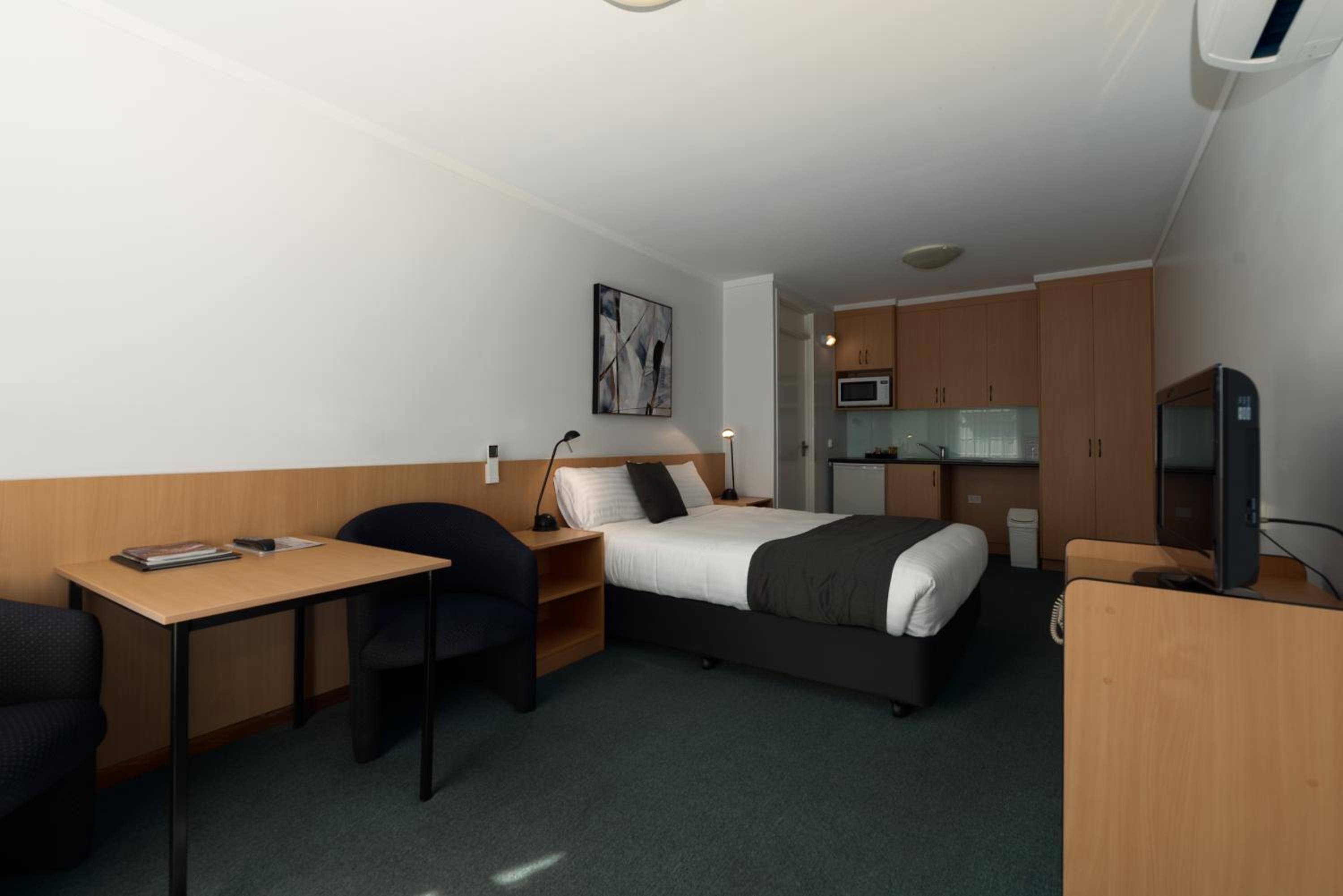Deluxe Queen Room