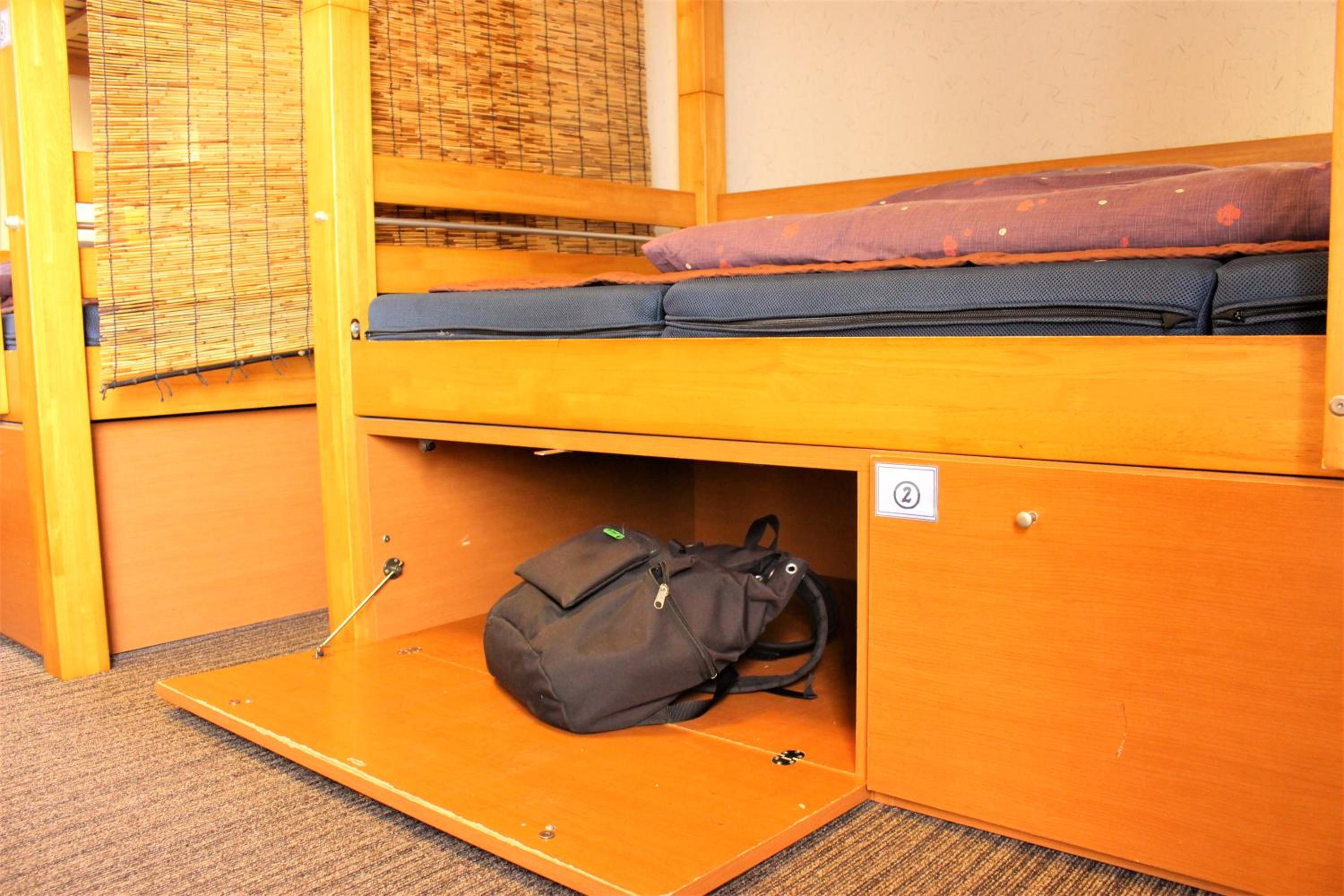 Bunk Bed in 4-Bed Mixed Dormitory Room with Curtain photo 2