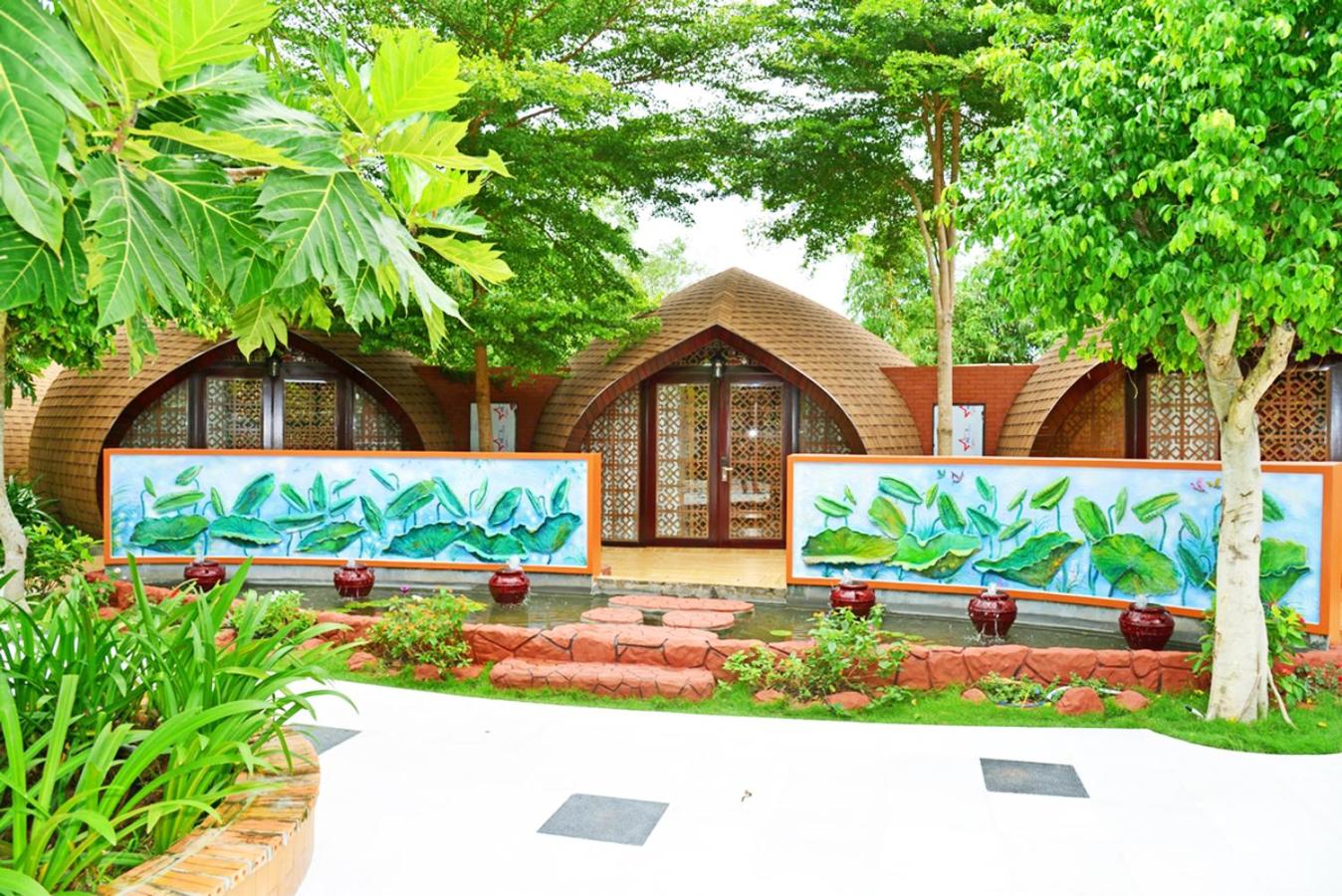 Bungalow with River View - Photo 3