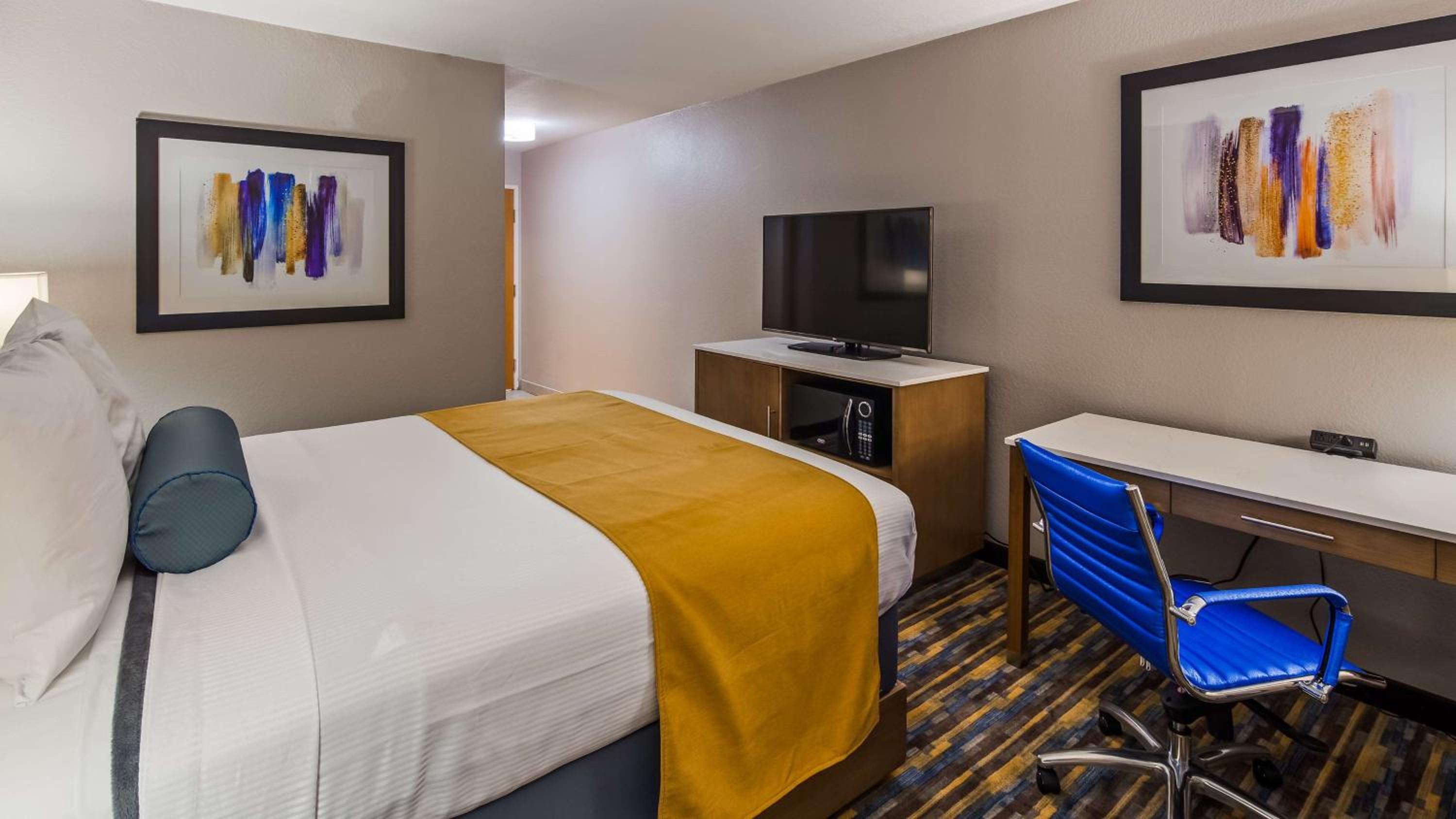 King Suite with Pool View - Photo 1