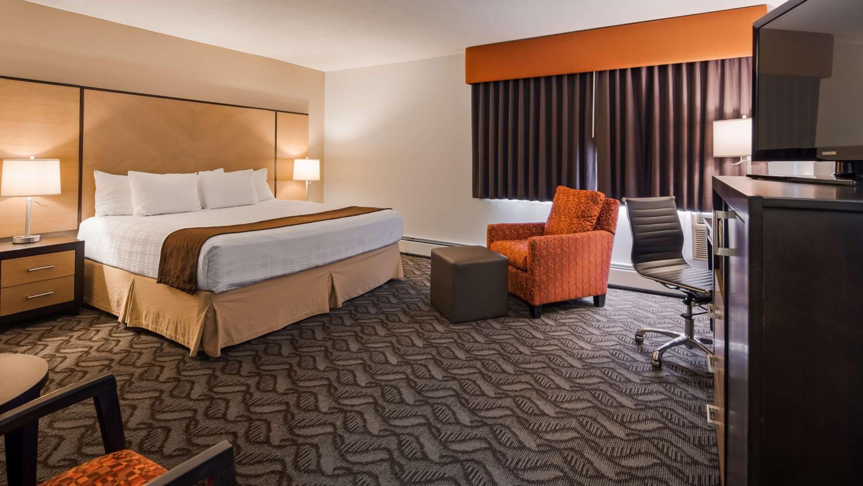Studio Suite With One King Bed And Balcony