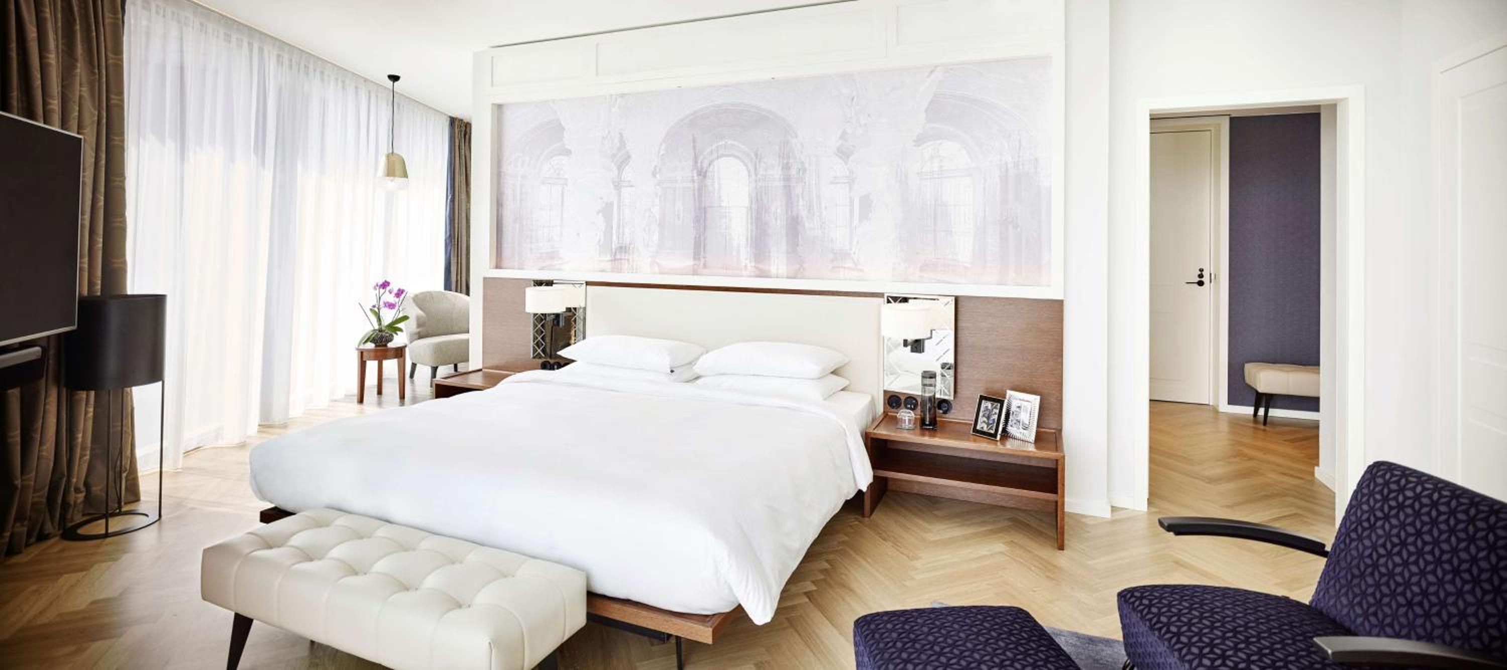 Premium King Suite with Skyline View - Photo 7