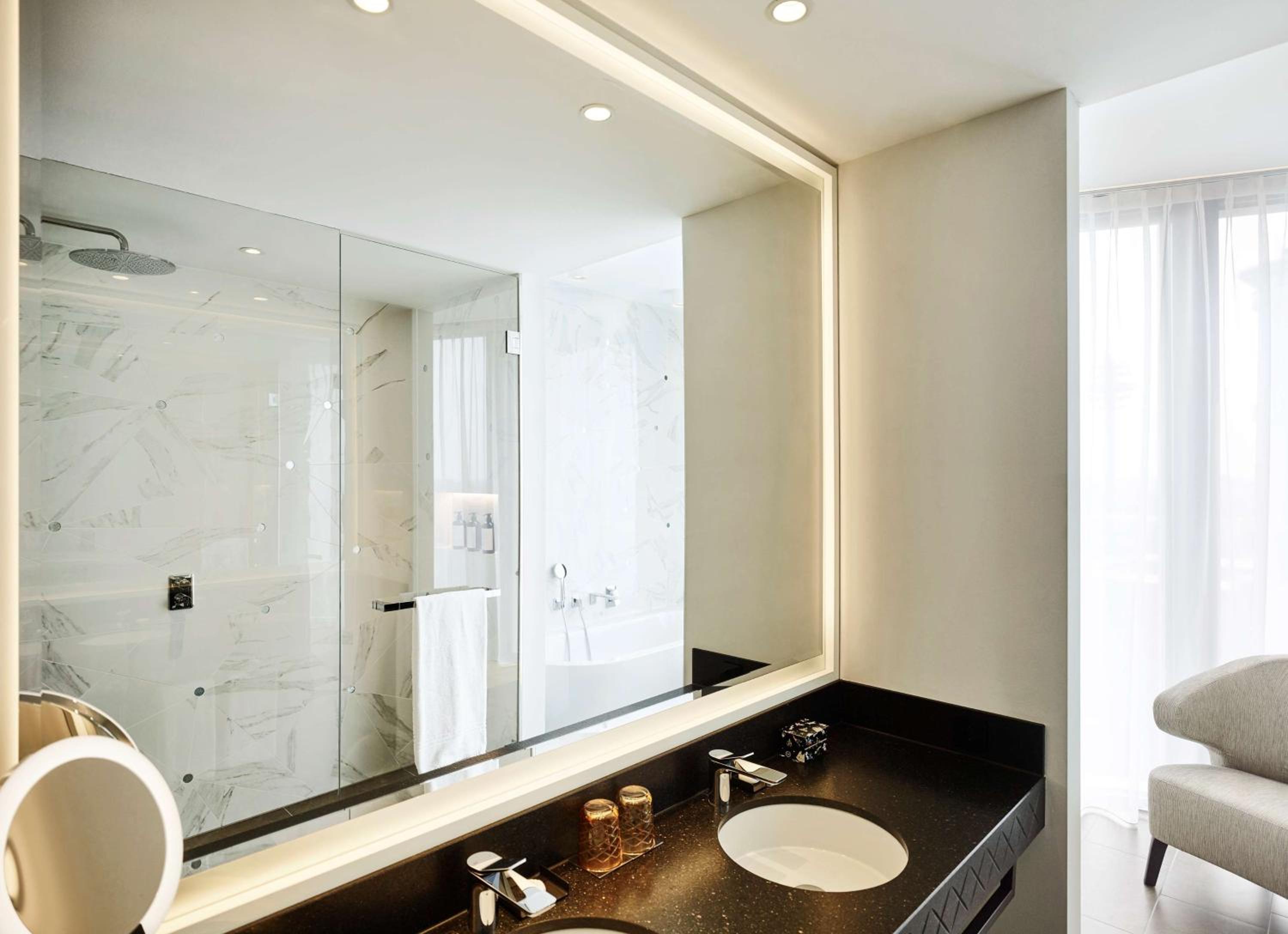 Premium King Suite with Skyline View - Photo 10
