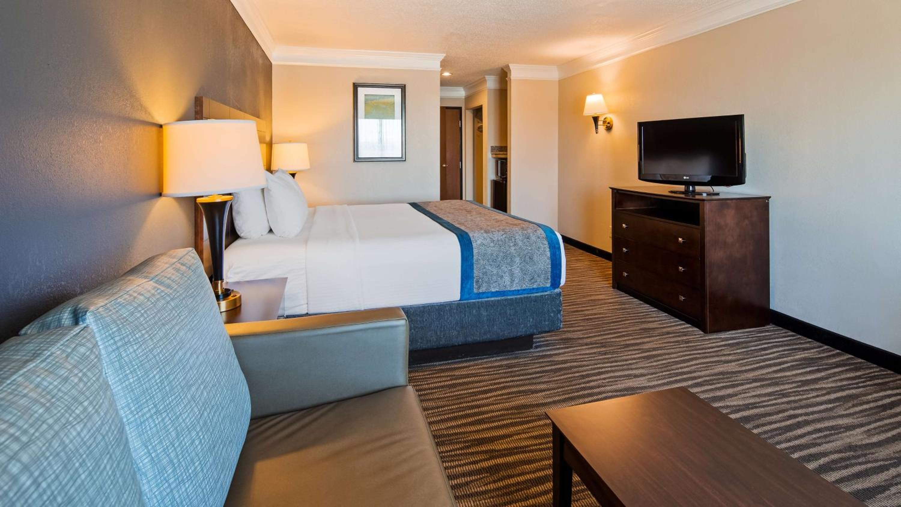 King Room - Non-Smoking - Photo 1