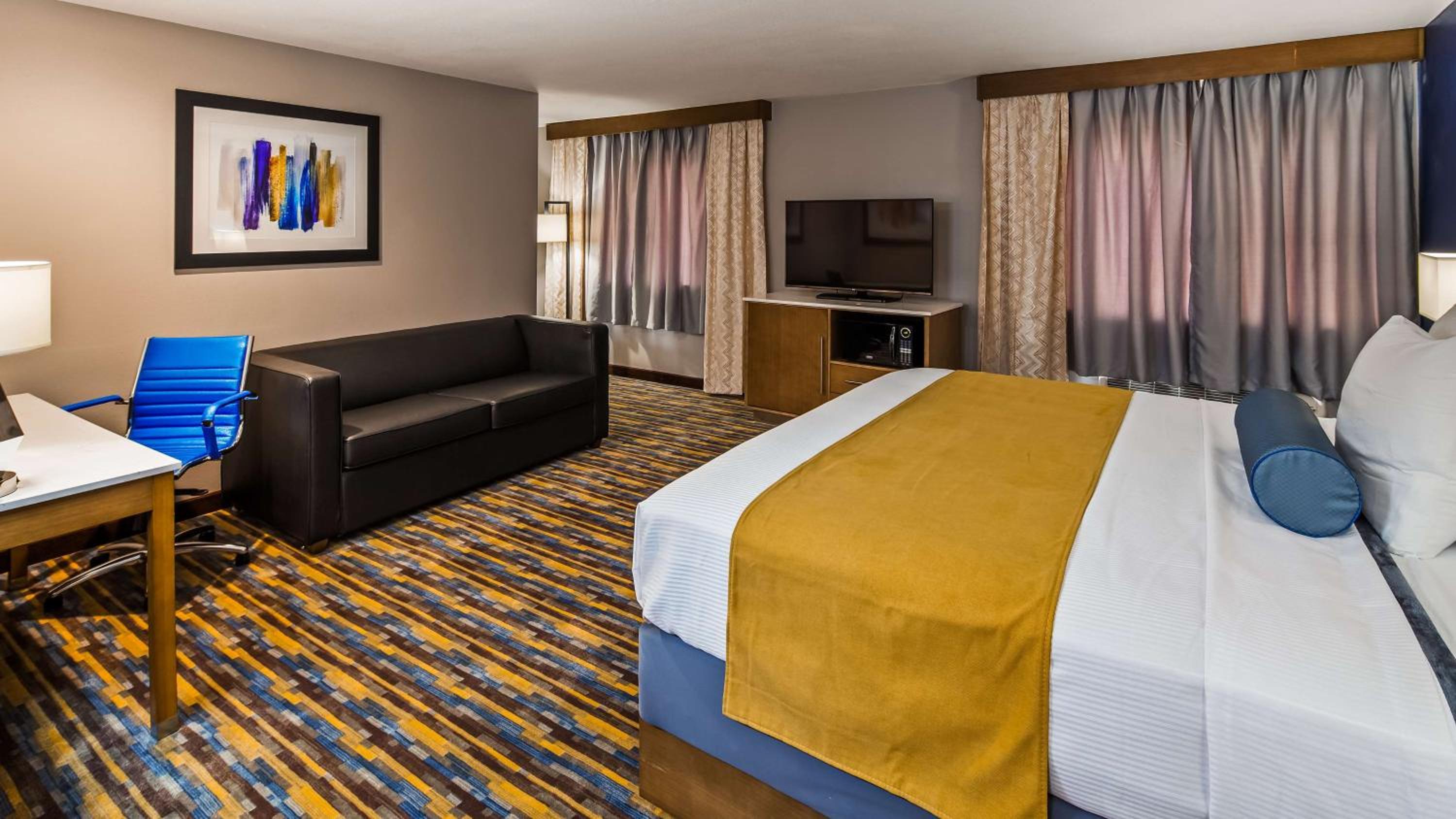 King Suite with Pool View - Photo 4