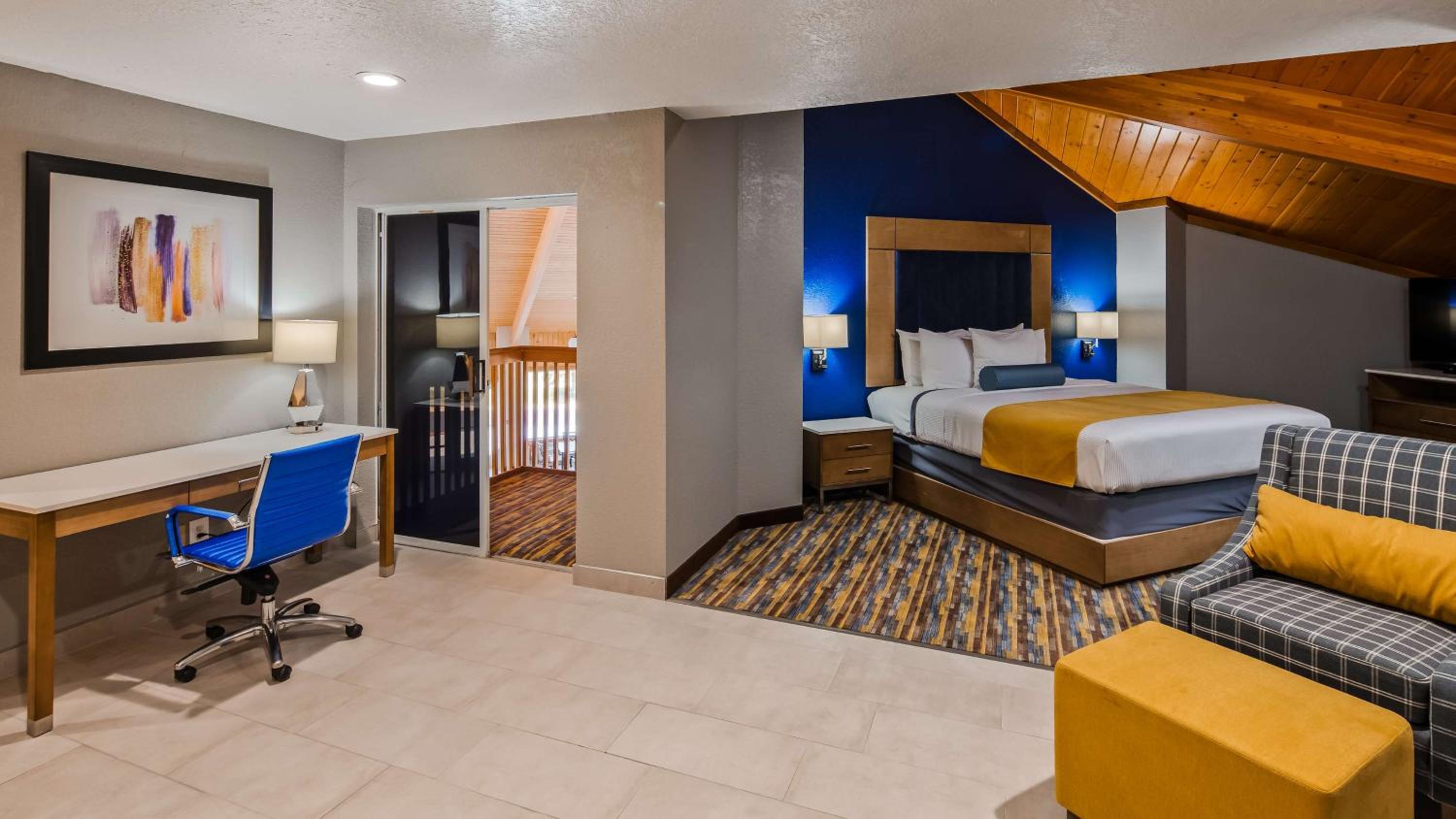 King Suite with Pool View - Photo 2