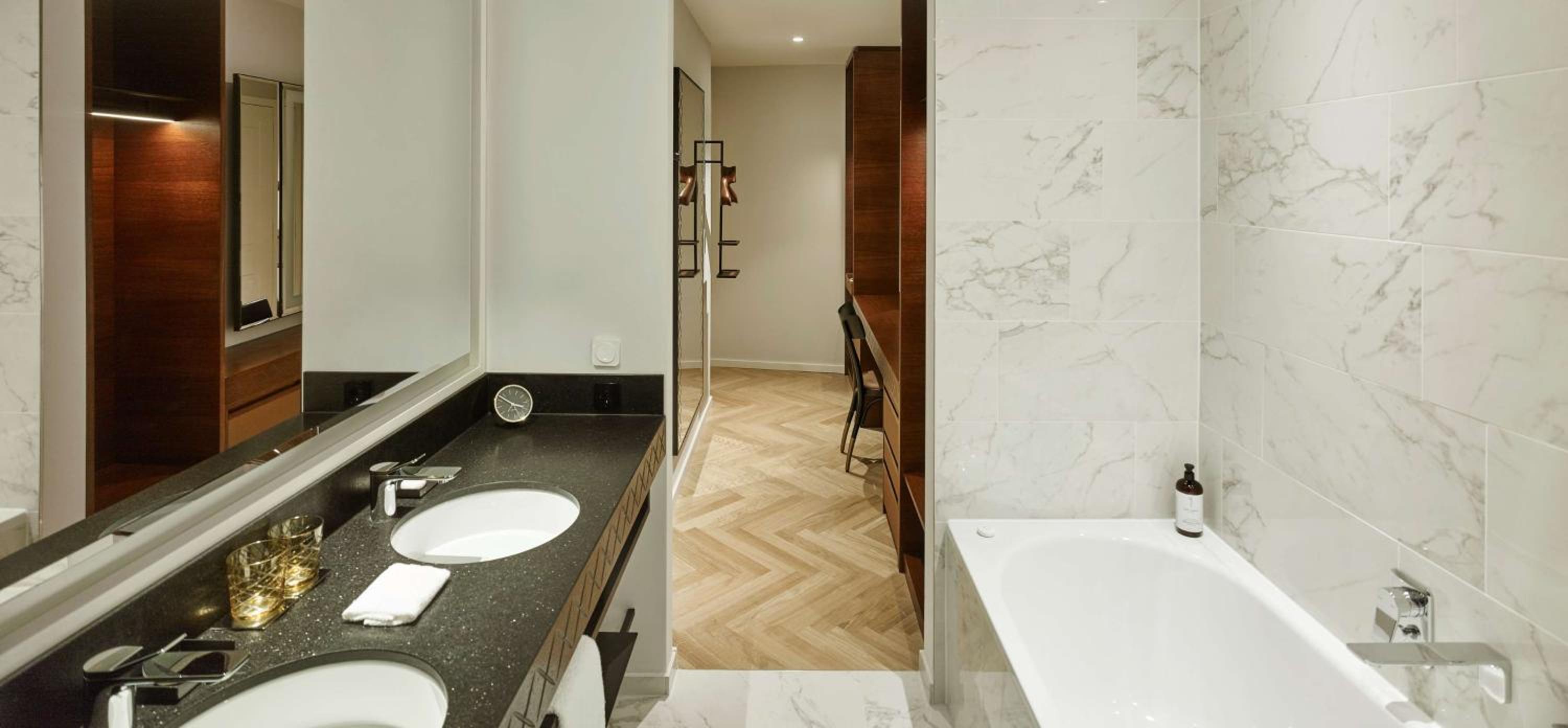 King Suite - Photo 3