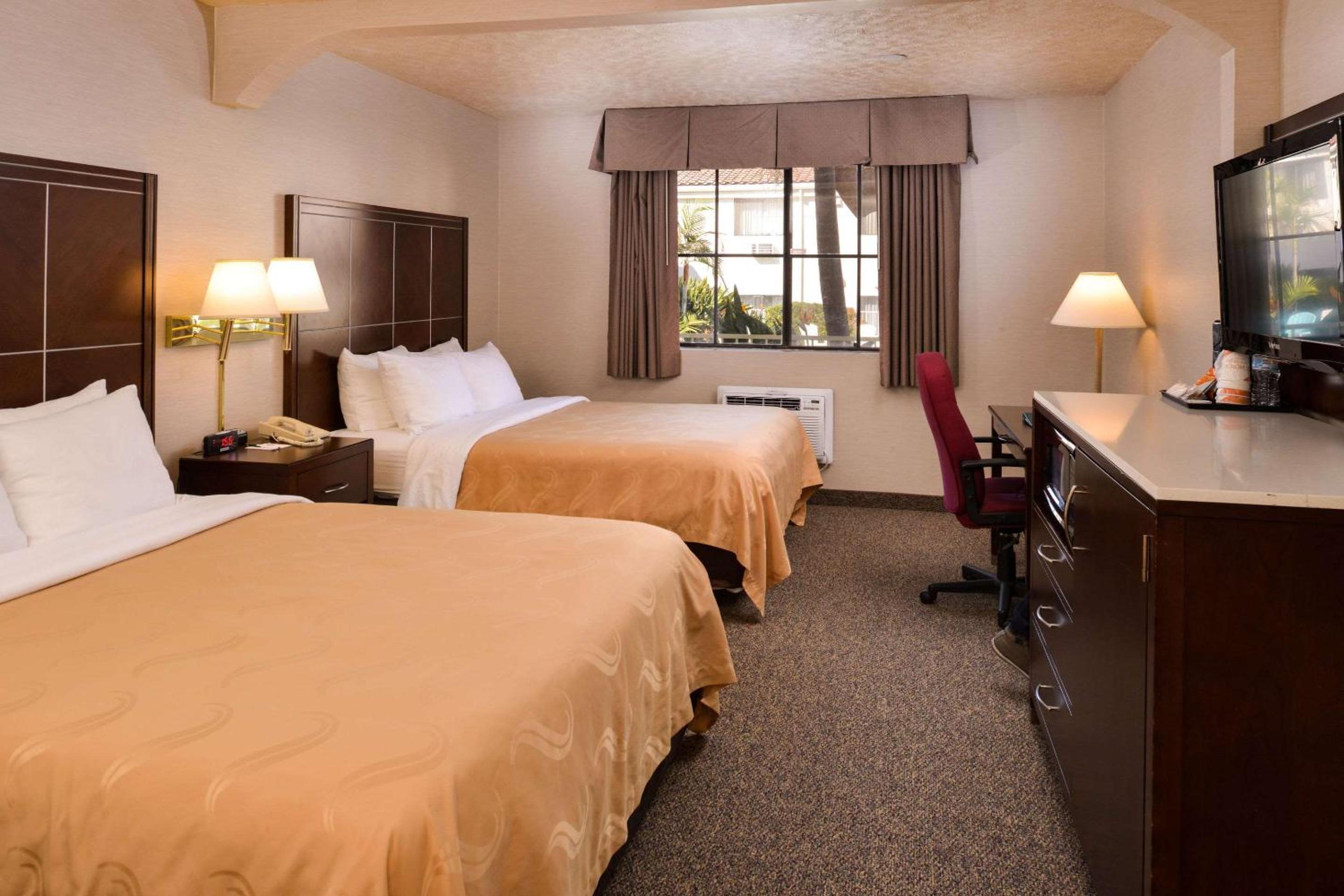 Queen Room With Two Queen Beds - Non-Smoking photo 1