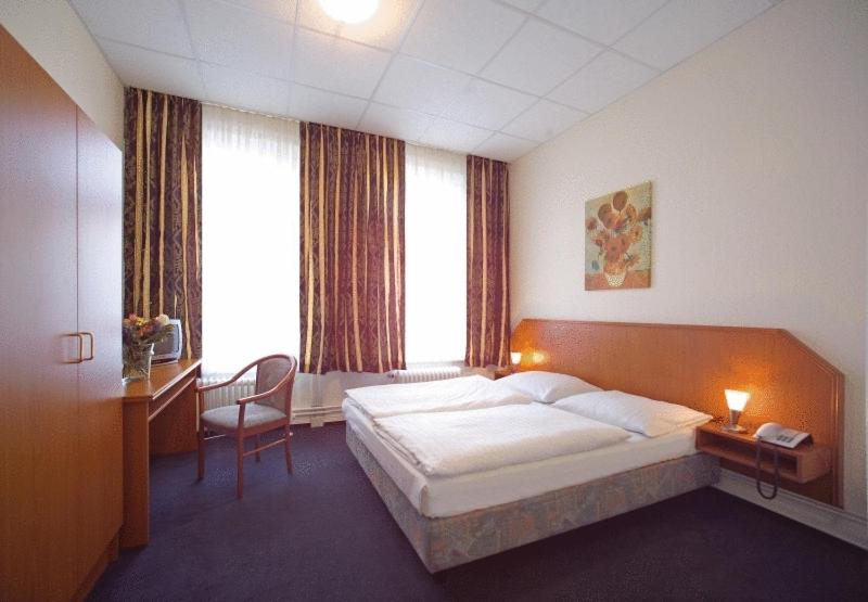 Double Room (1 Adult)