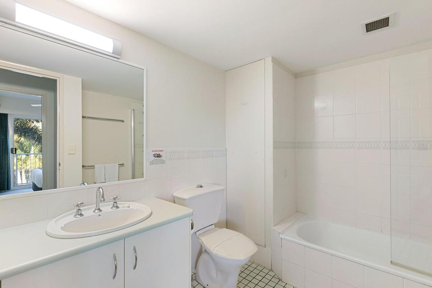 Two Queen Bedrooms Apartment photo 3