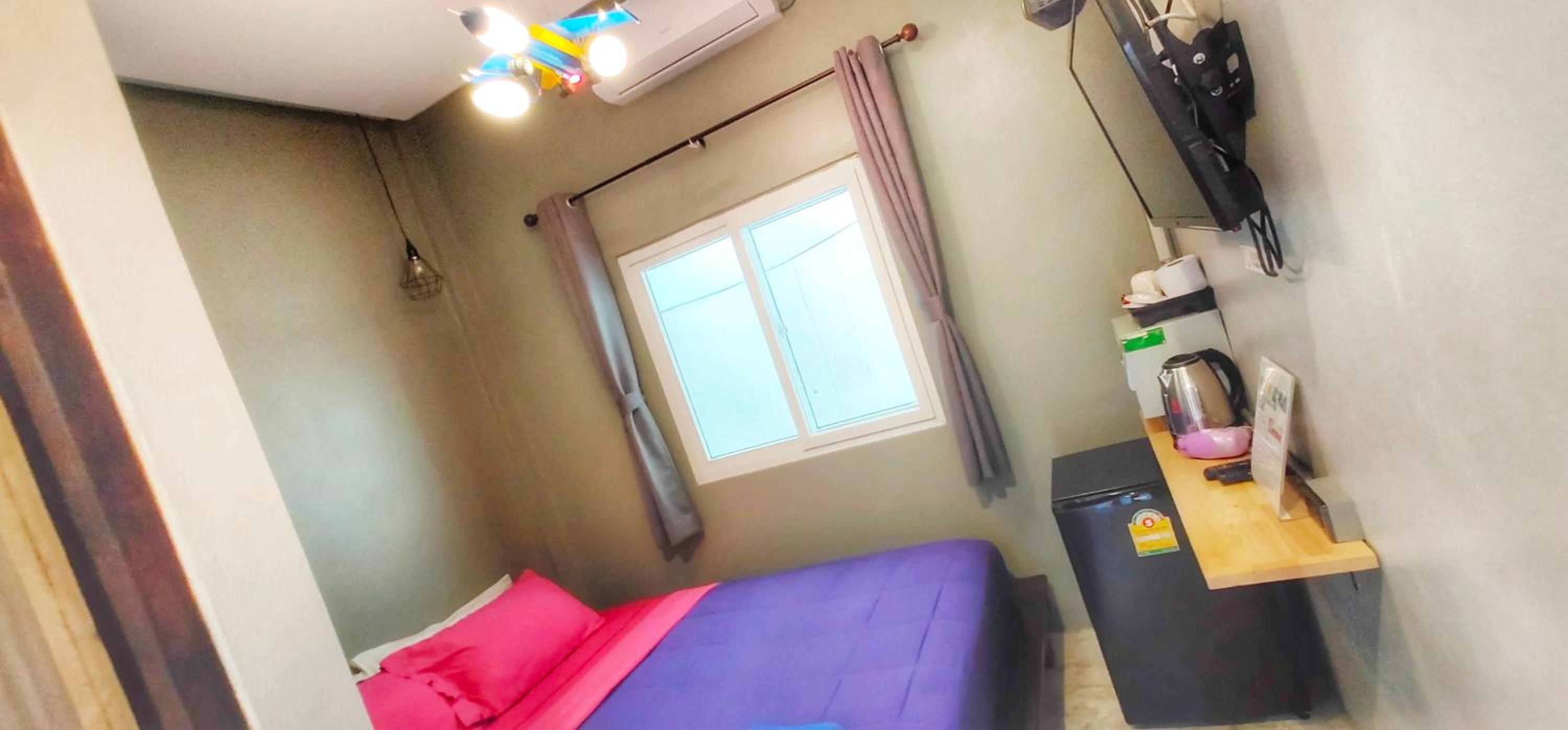 Standard King Room - Photo 8