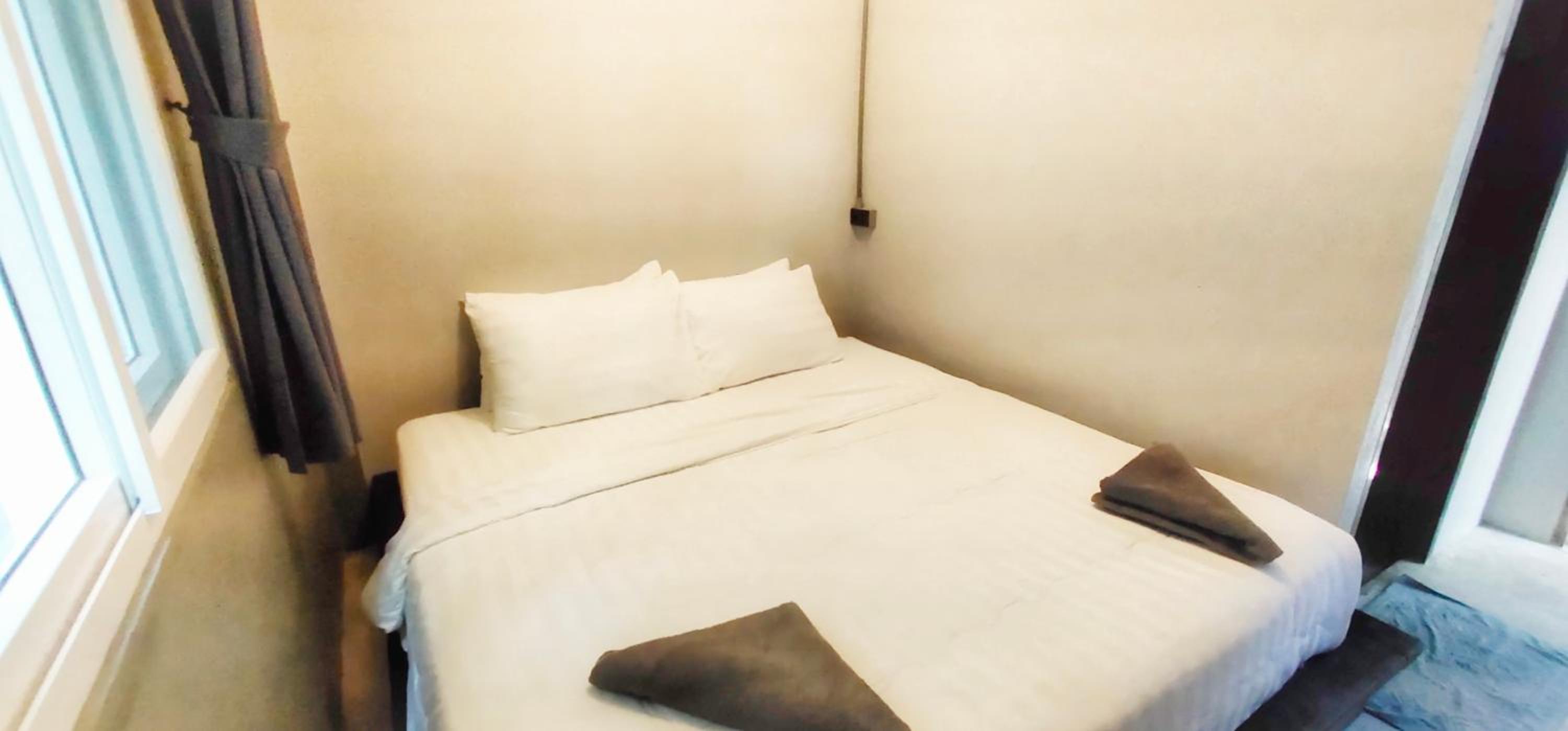 Standard King Room - Photo 7