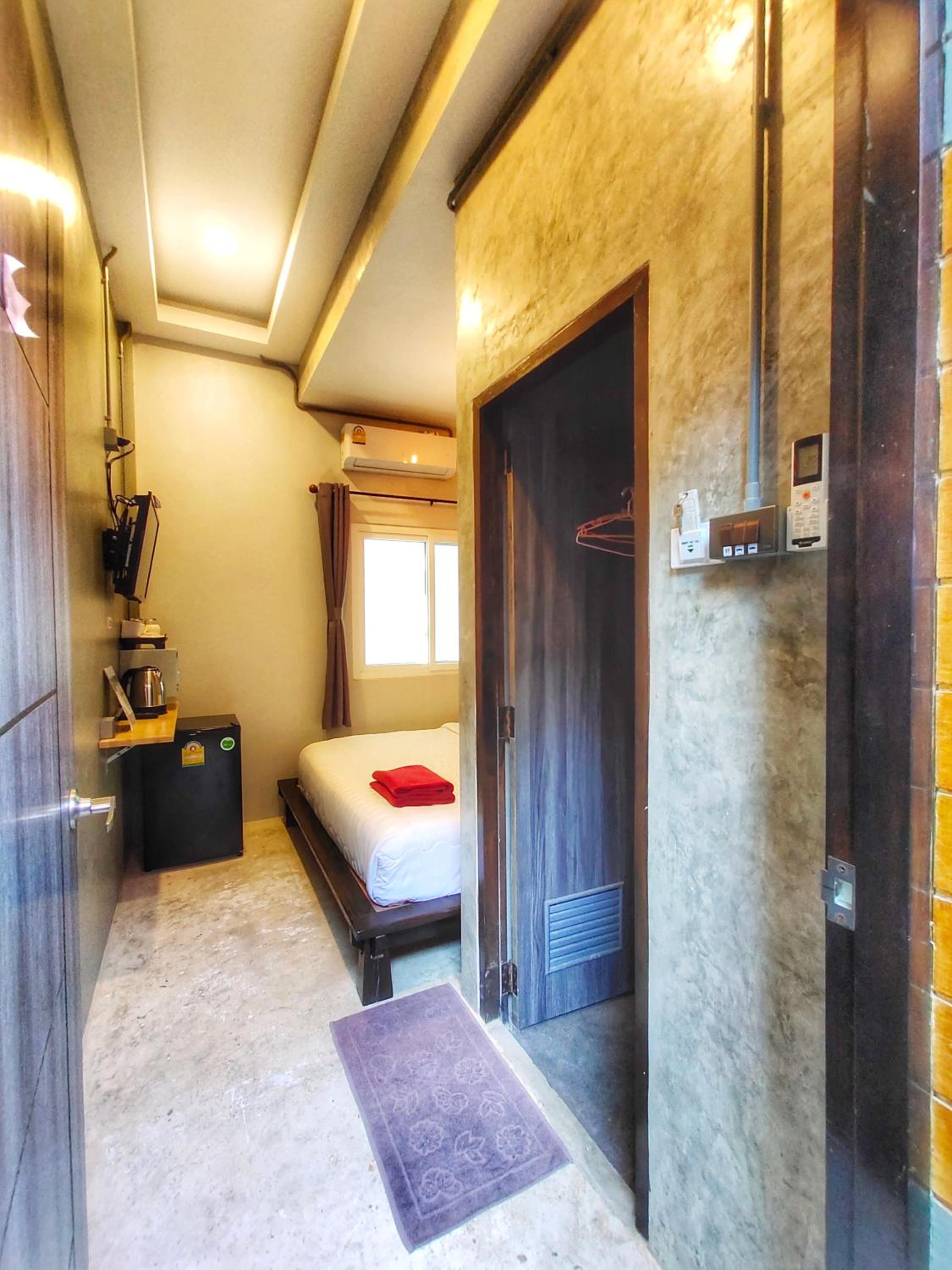 Standard King Room - Photo 6