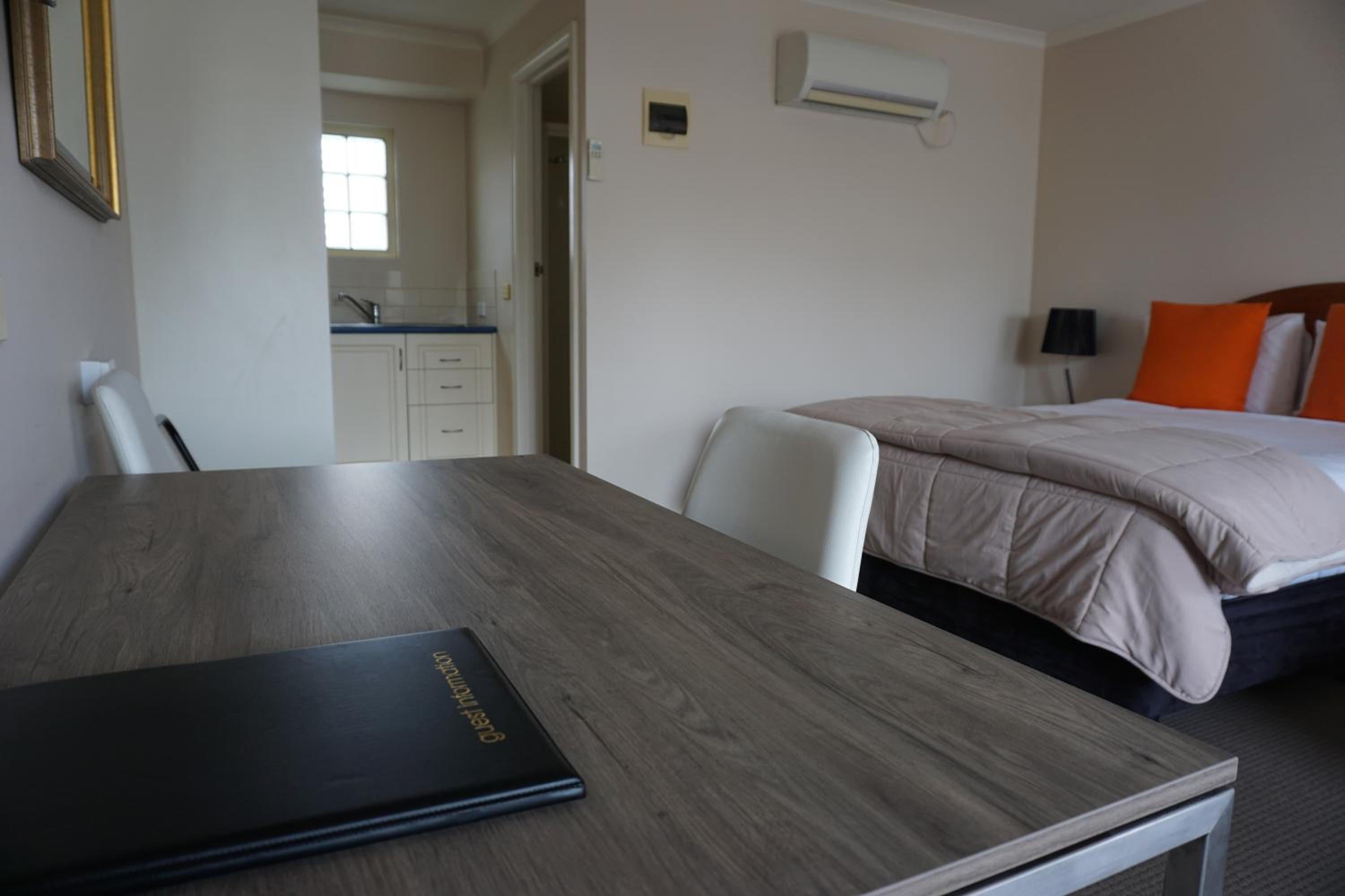 Twin Room - Photo 5