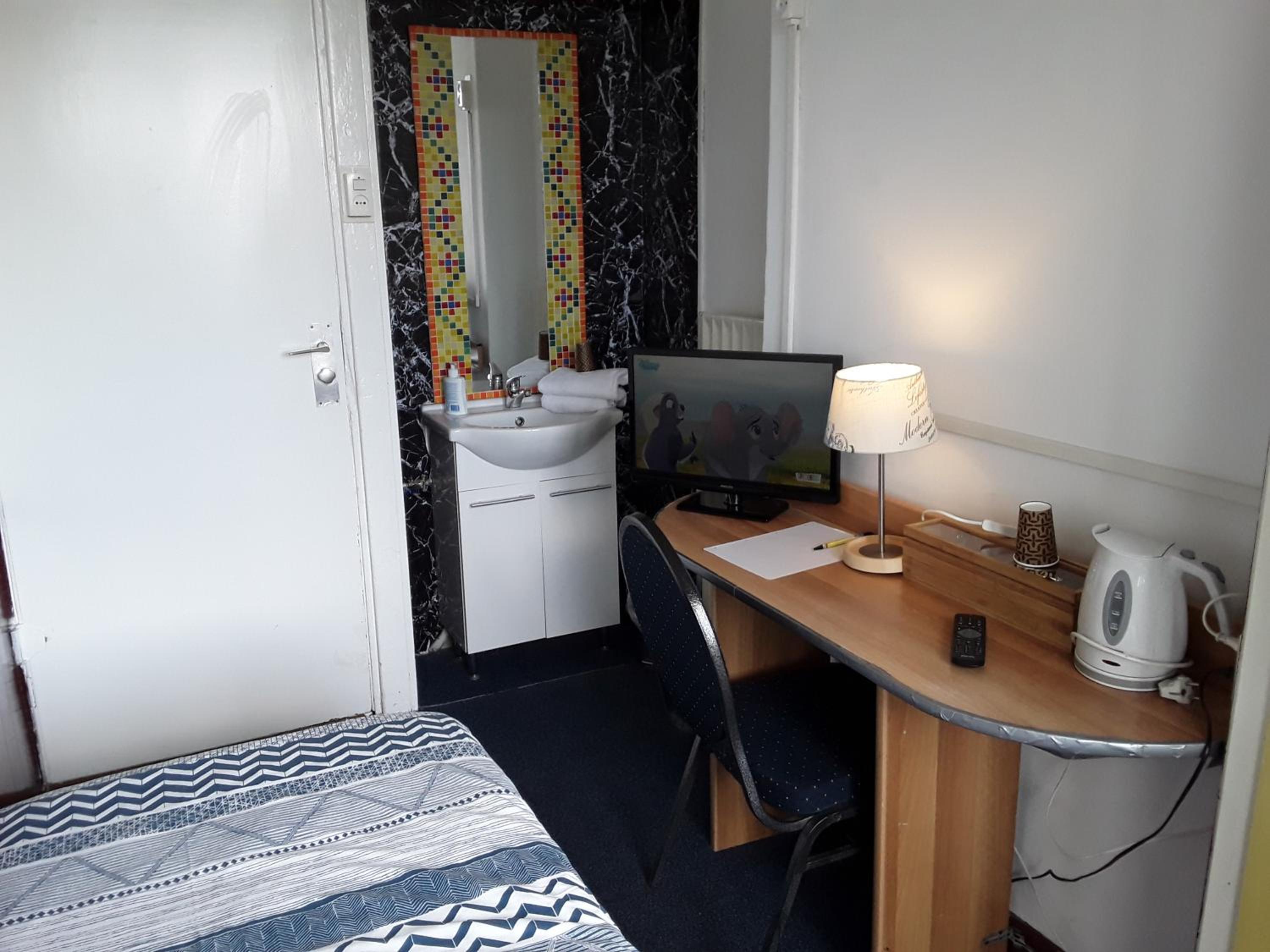 Single Room with Private External Bathroom photo 1