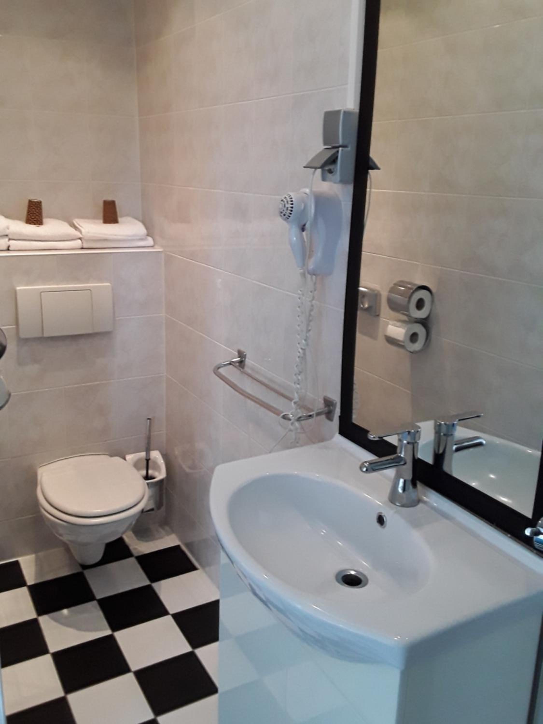 Standard Triple Room - Photo 19