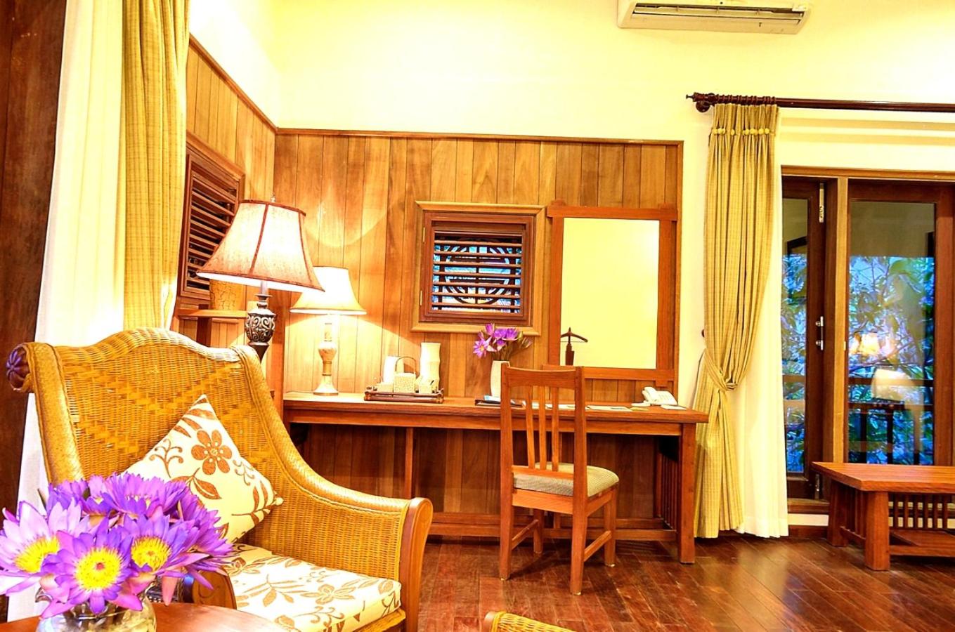 One-Bedroom Bungalow - Photo 5