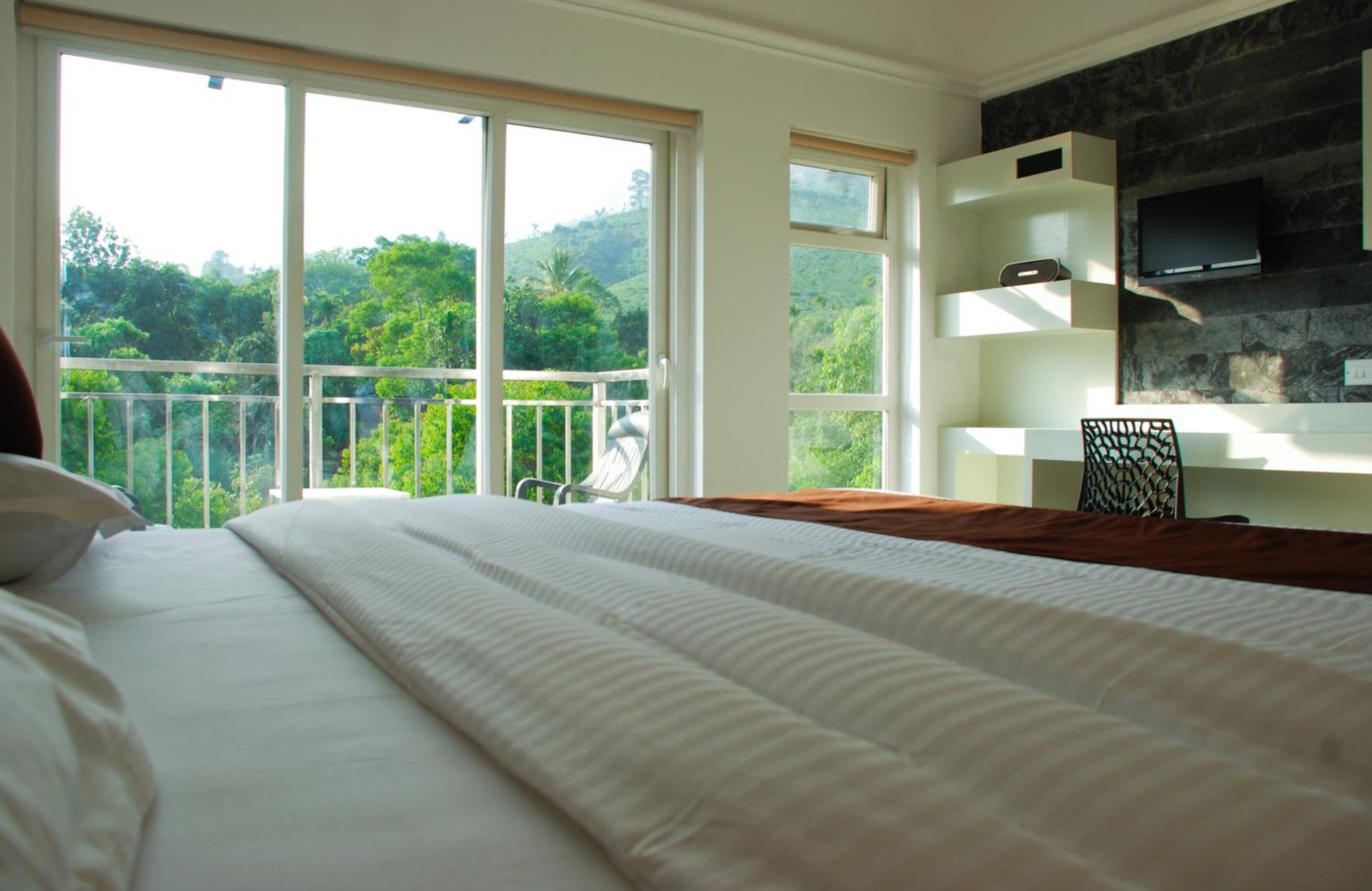 Super Deluxe Double Room with tea Plantation view photo 2