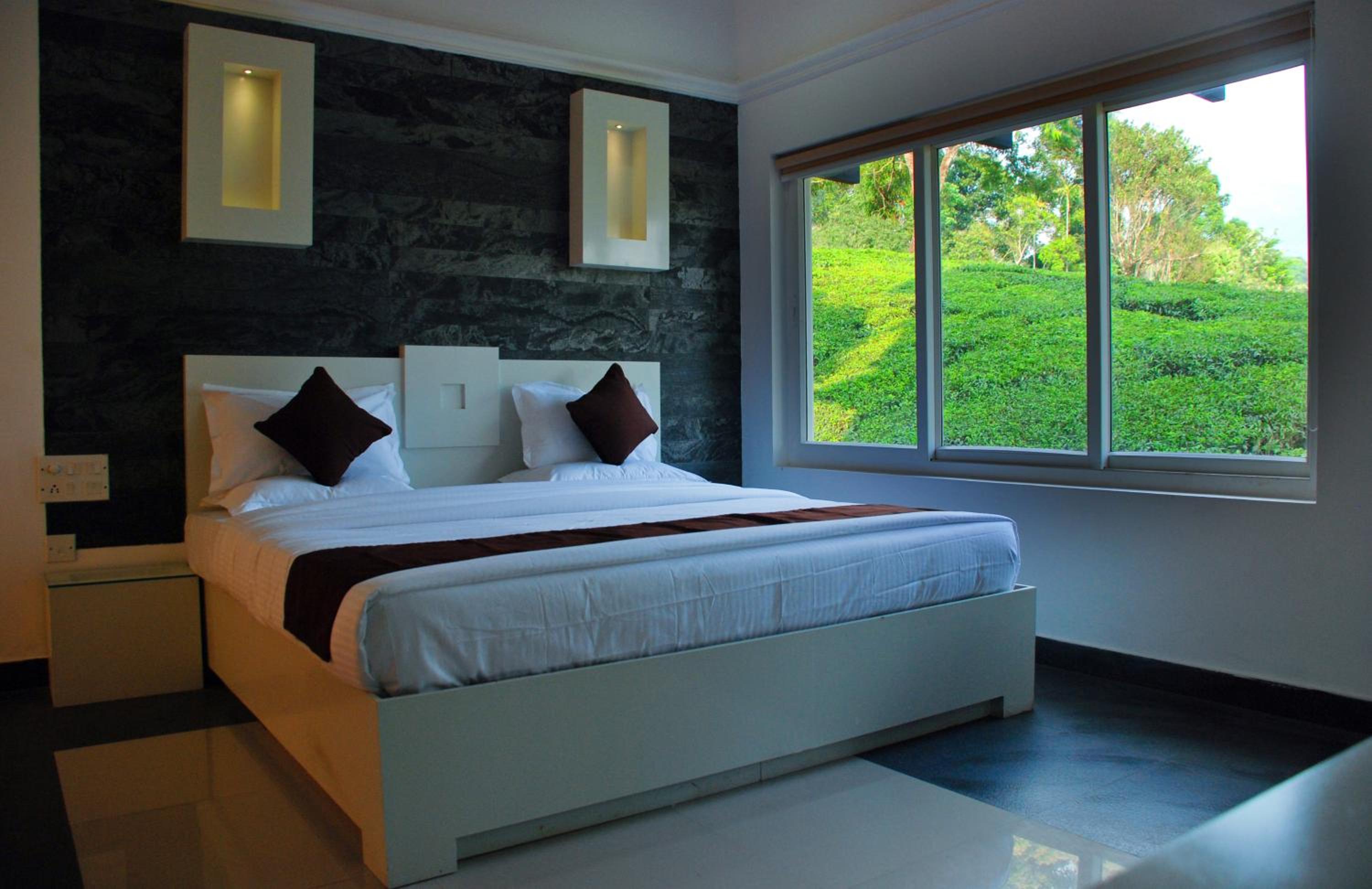 Super Deluxe Double Room with tea Plantation view photo 3