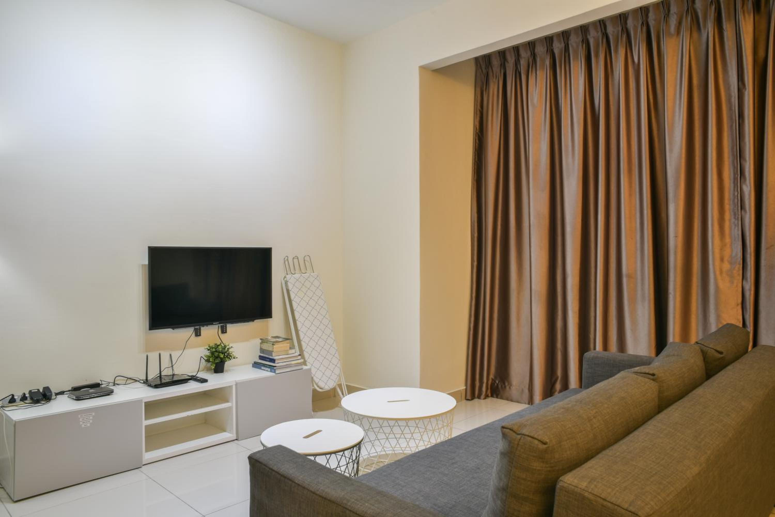 One-Bedroom Apartment - Photo 4