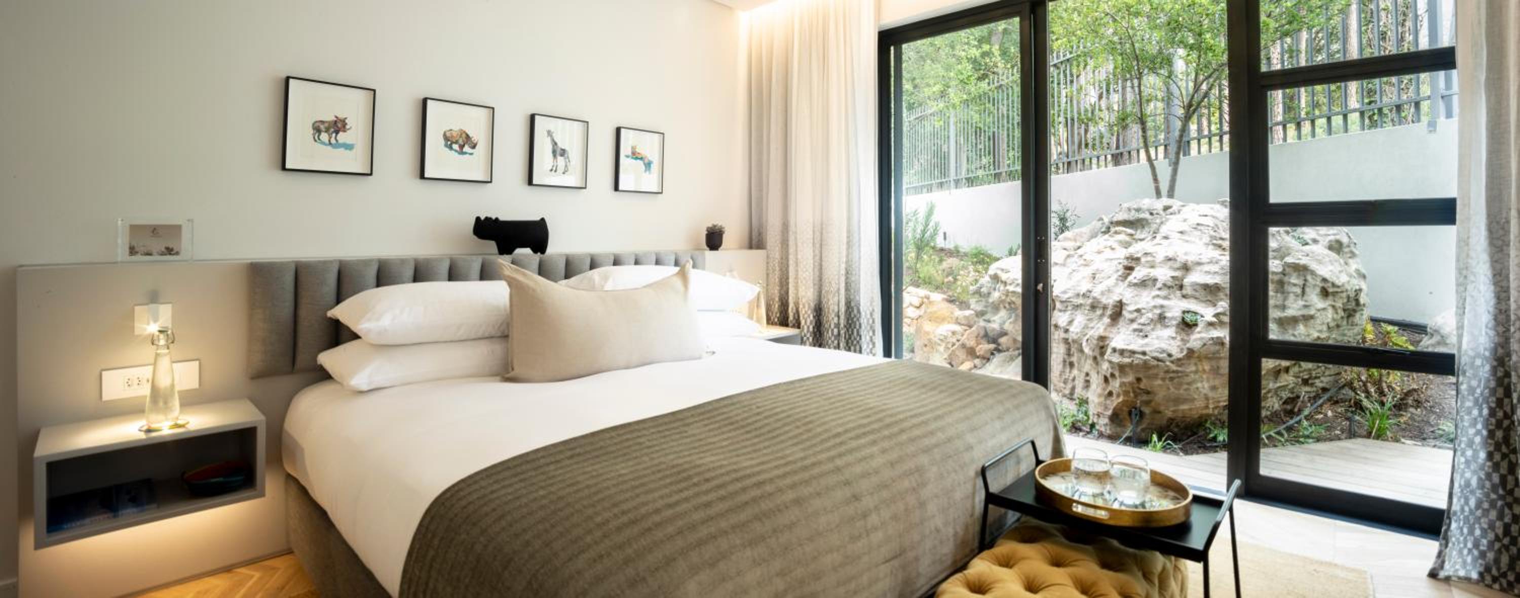 Luxury King Room - Photo 15