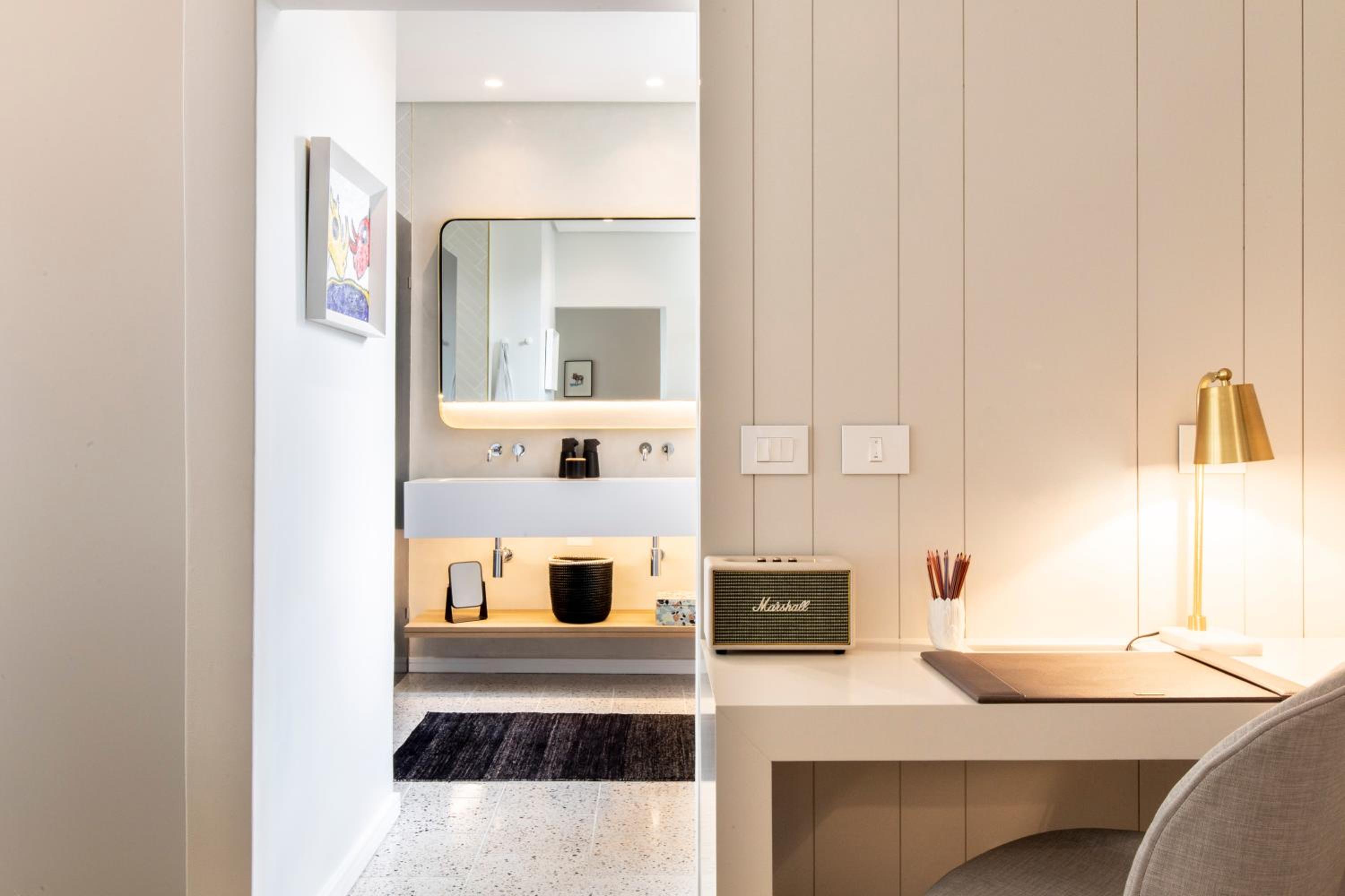 Luxury King Room - Photo 16