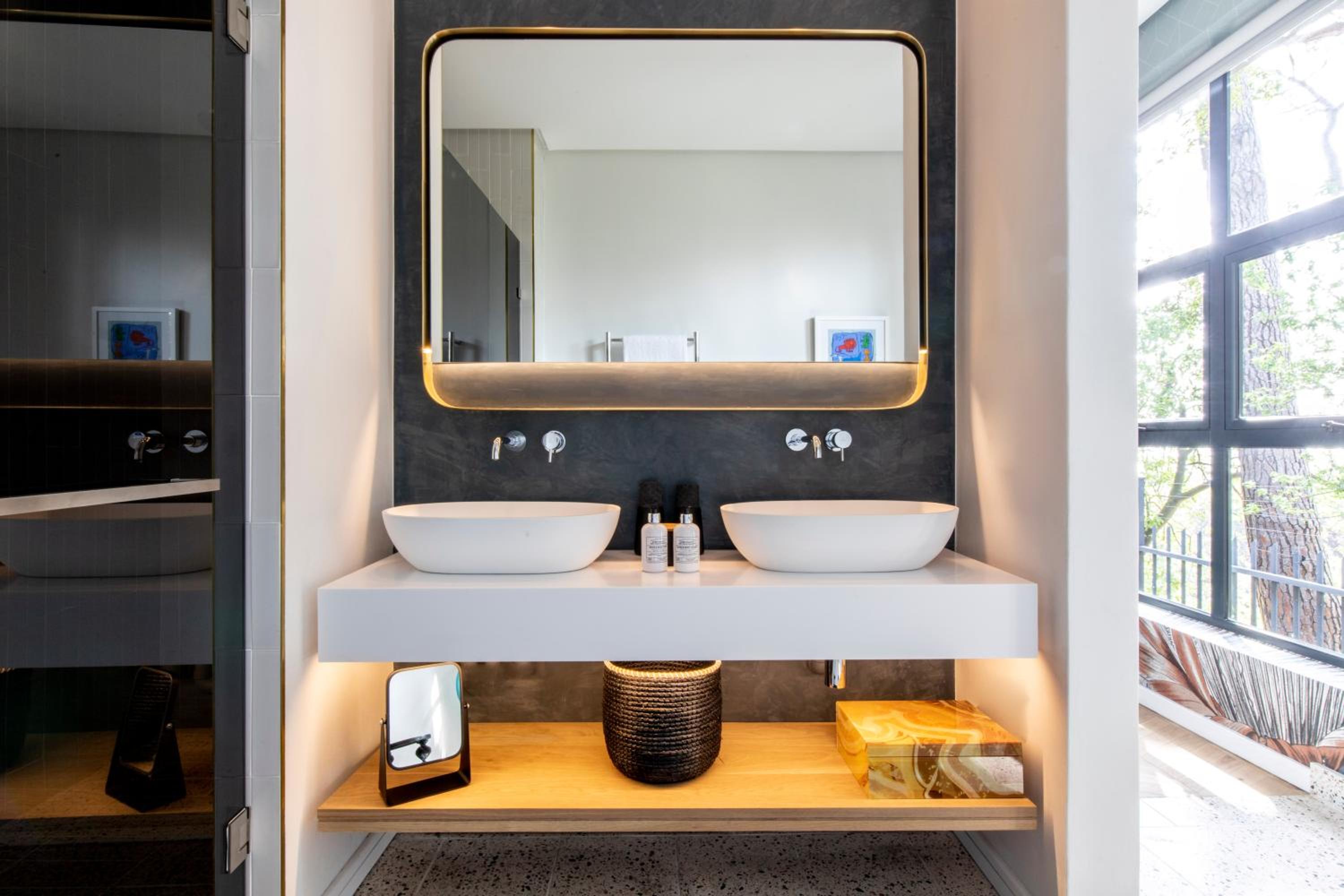Luxury King Room - Photo 4